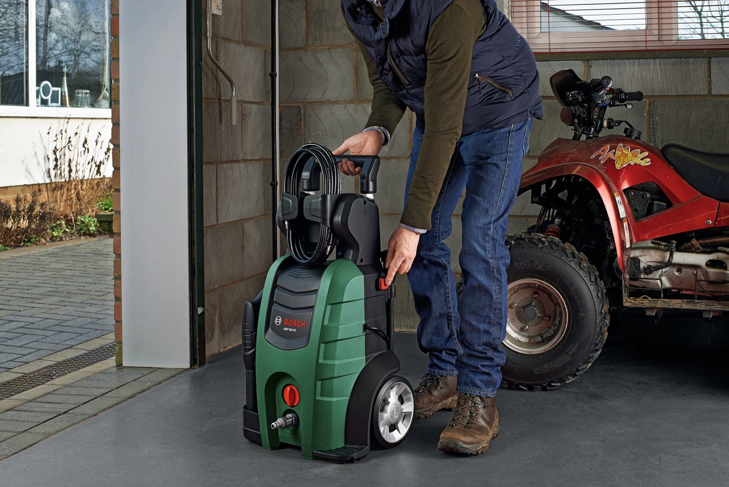 Myjka Ciśnieniowa BOSCH UniversalAquatak 135 bar Wydatek wody 410 l/h