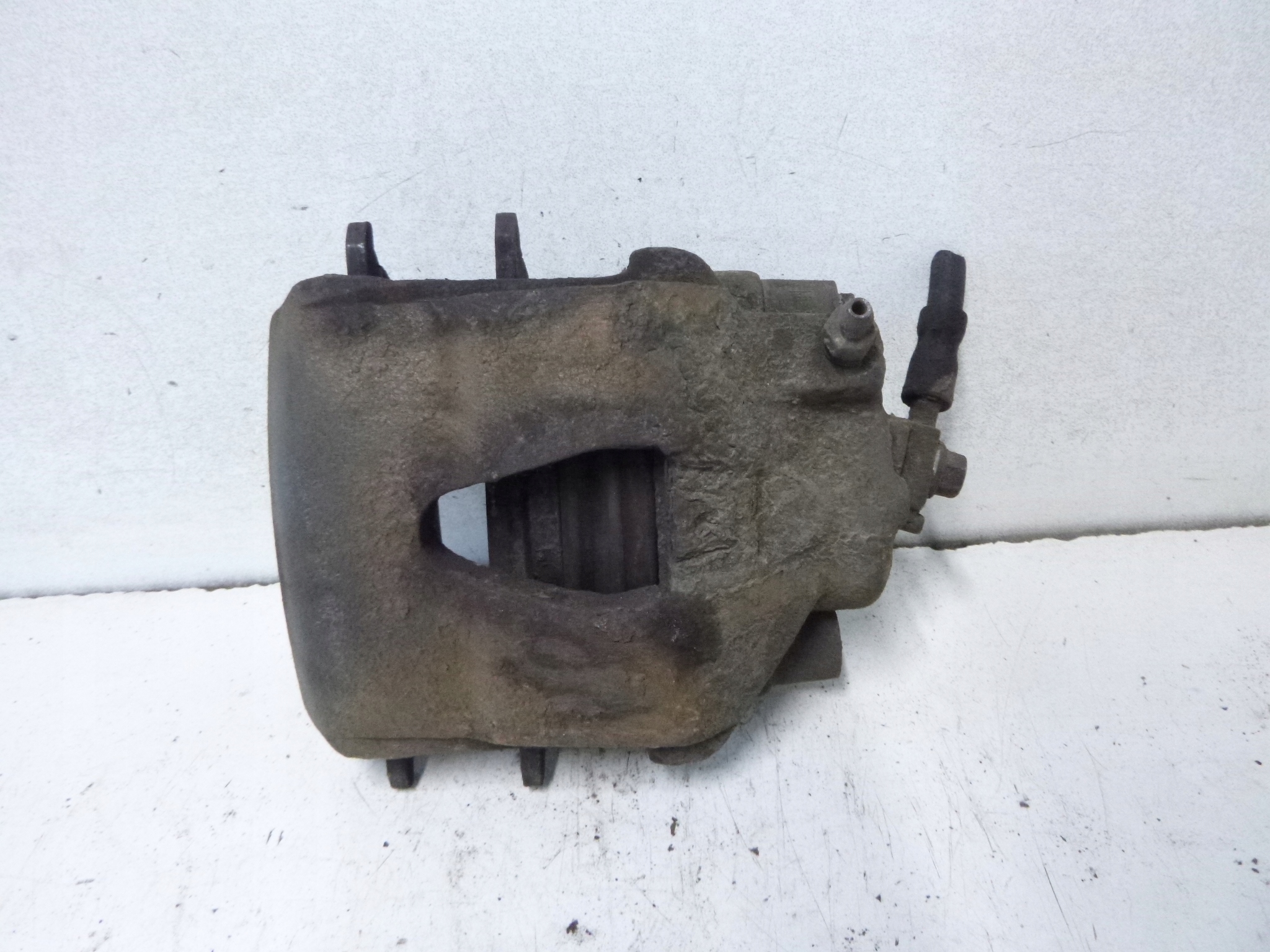 třmen brzdový předek VW GOLF V 1.4 2003 - 2009