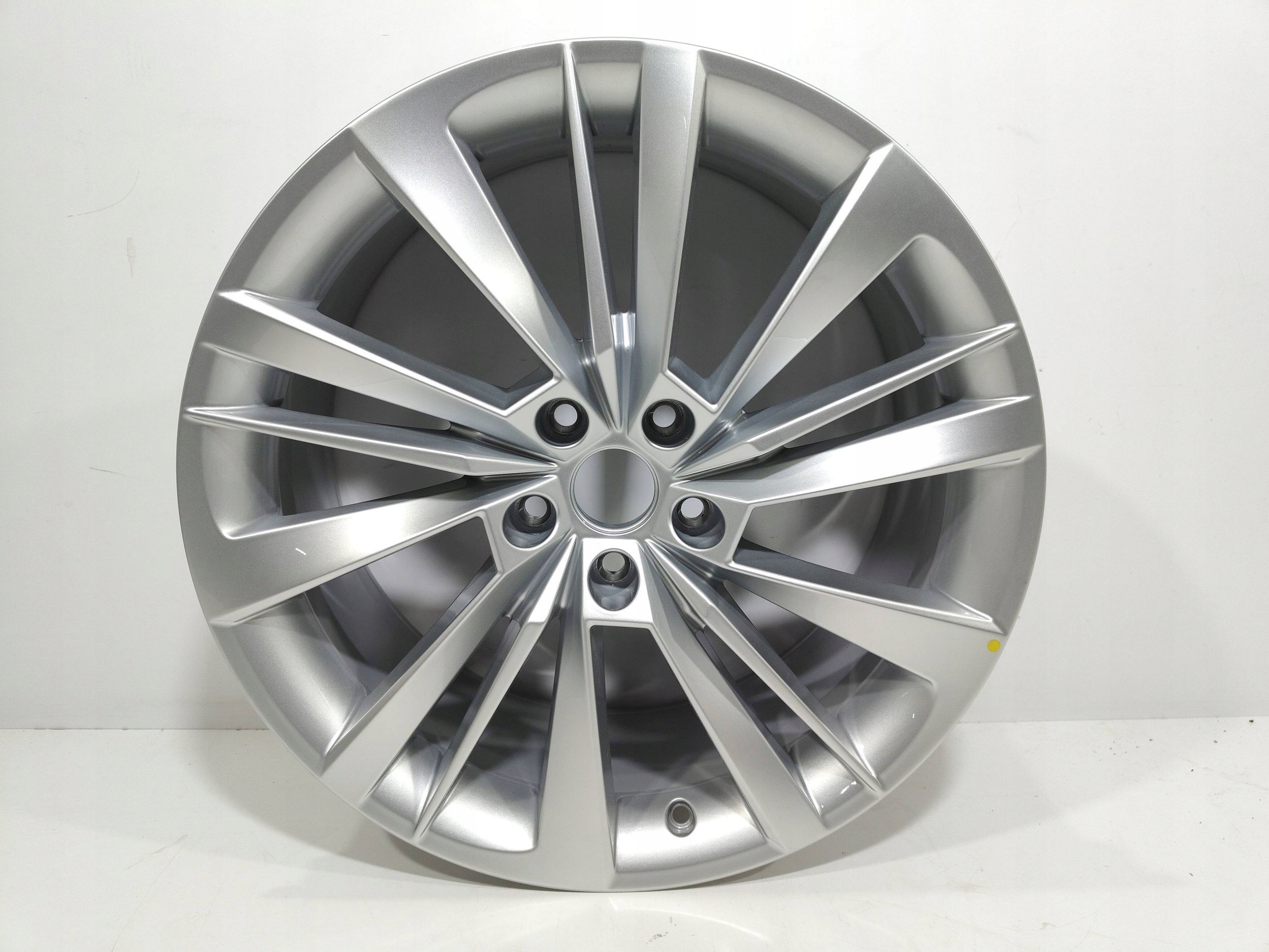 Škoda Superb 3V III Disk Alufelga R19 ihla ako nová oem