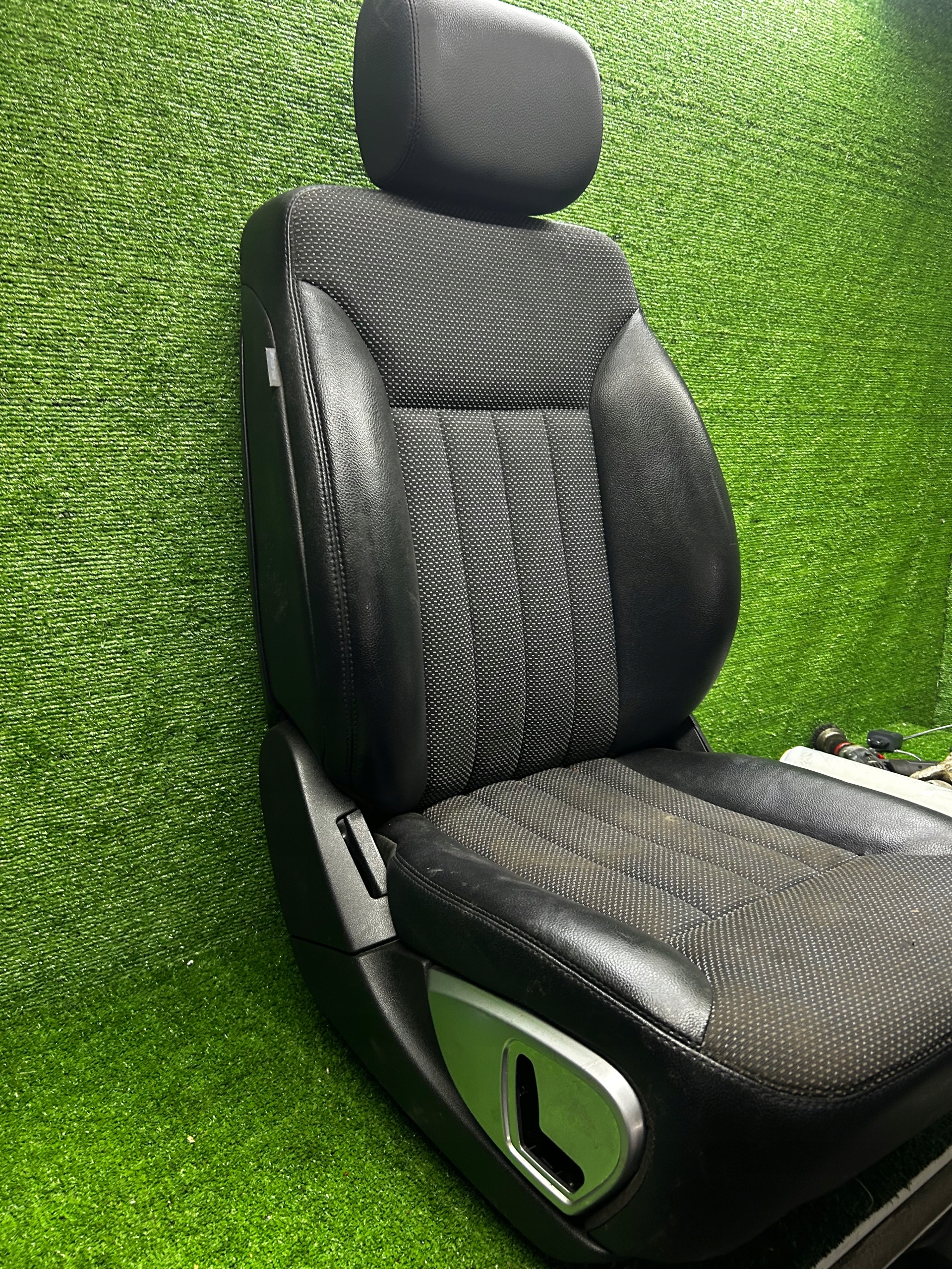 seat MERCEDES W251 R right of the passenger front front