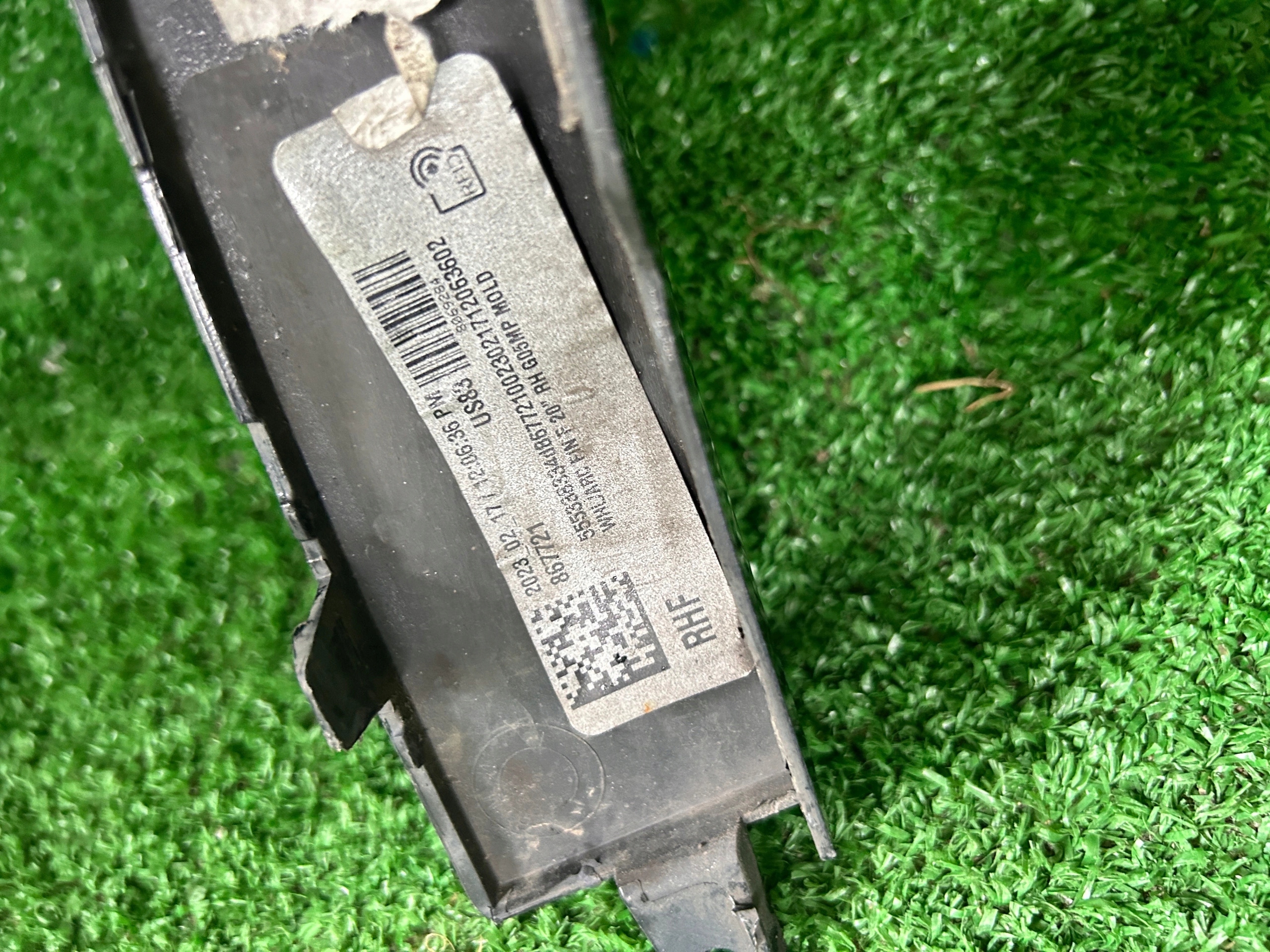 BMW X5 G05 m-packet lišta blatníku předek pravý 8069286