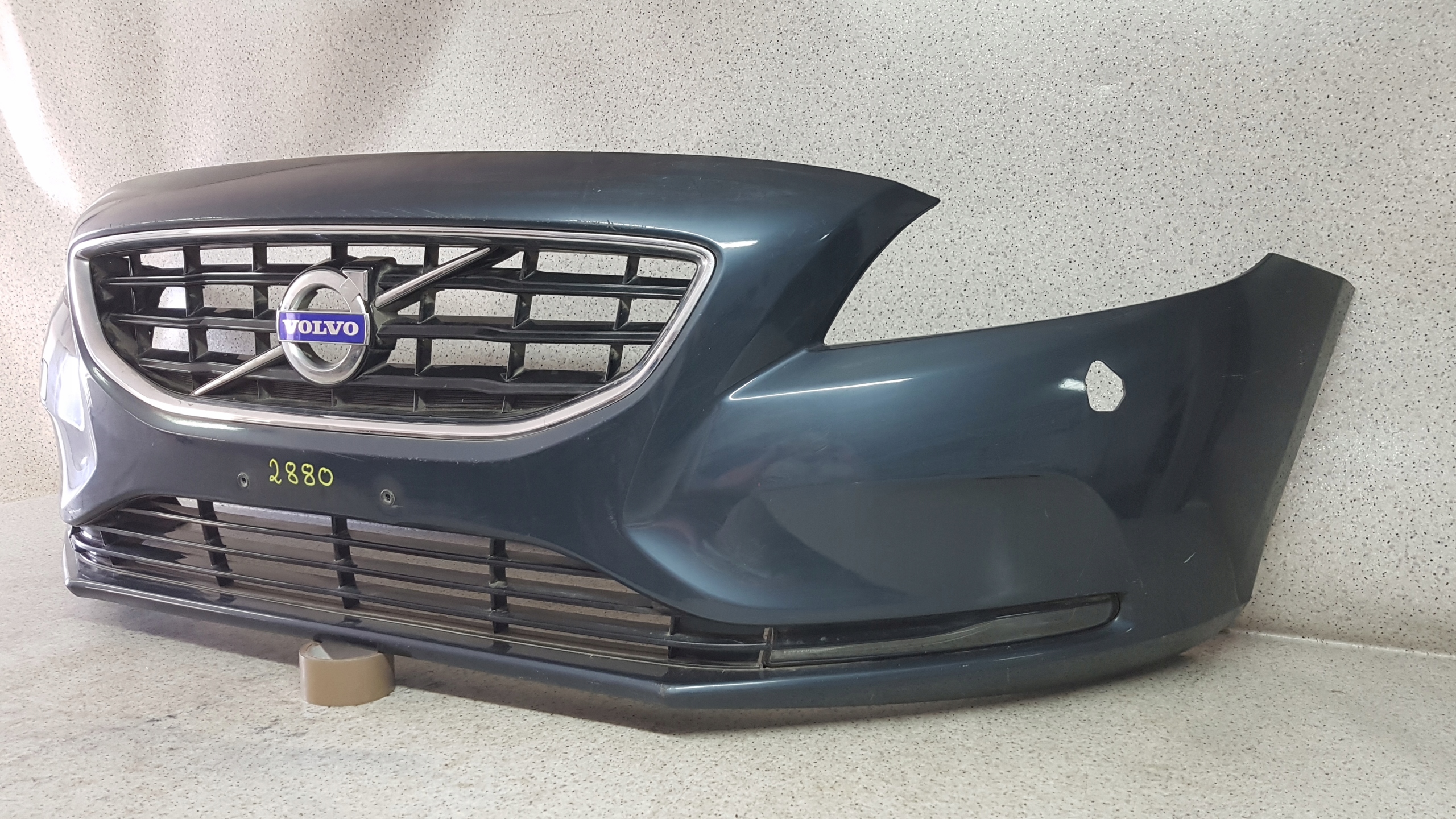 VOLVO V40 V 40 2012 - nárazník předek 2880