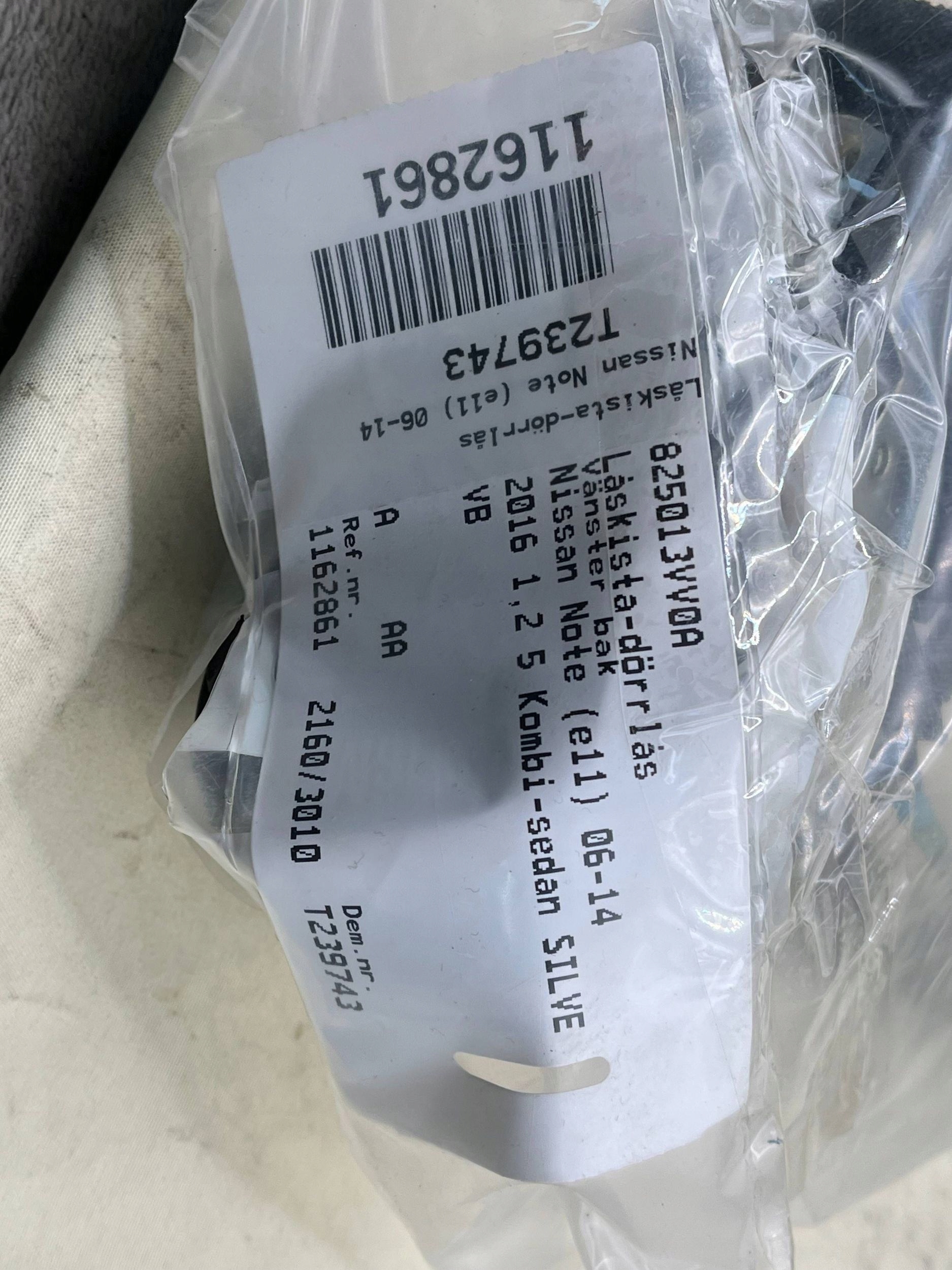 NISSAN NOTE lock door left rear part 825013VV0A !J