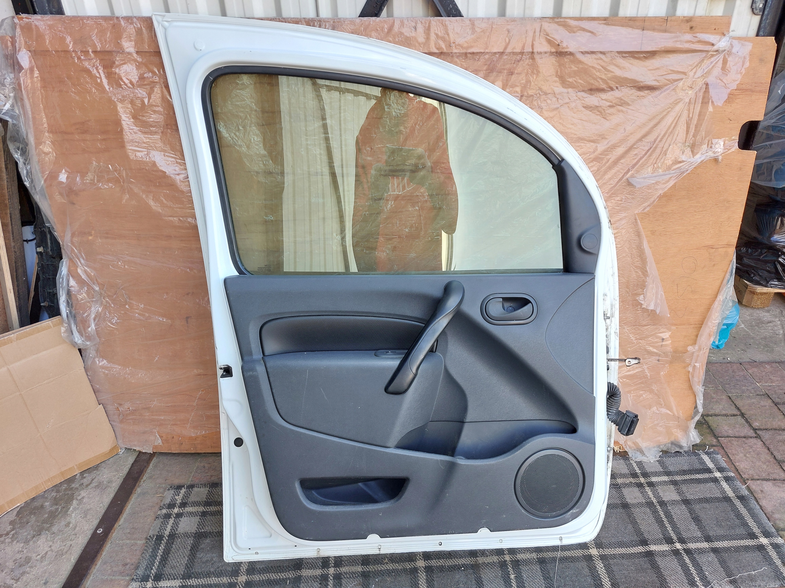 dveře levé předek RENAULT KANGOO 13r BIALE