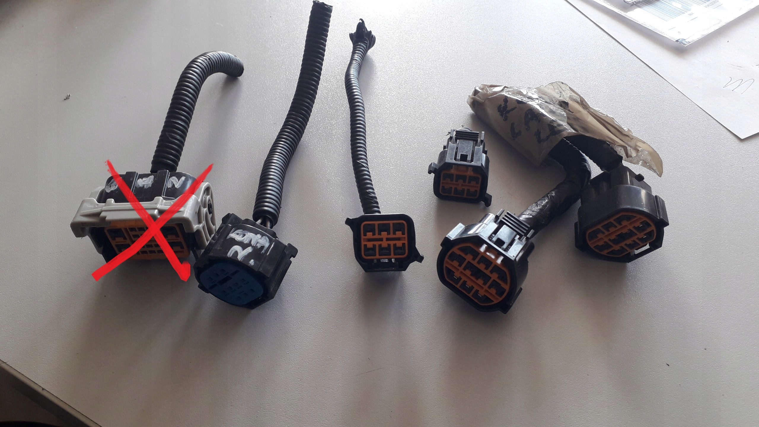 Kia OE KOSTKA WTYCZKA LAMPY HALOGENU