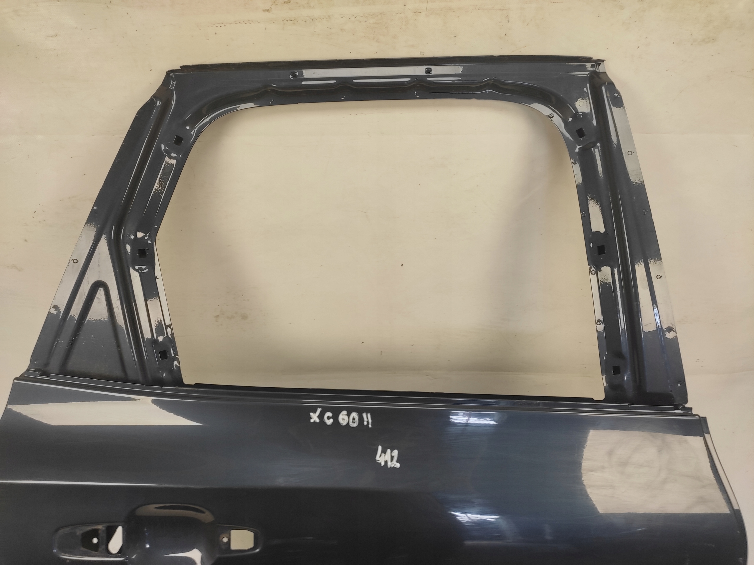 VOLVO XC60 II DRZWI PRAWE TYLNE TYŁ 2017- 2018- Numer katalogowy części VOLVO XC60 II DRZWI PRAWE TYLNE TYŁ 2017- 2018-