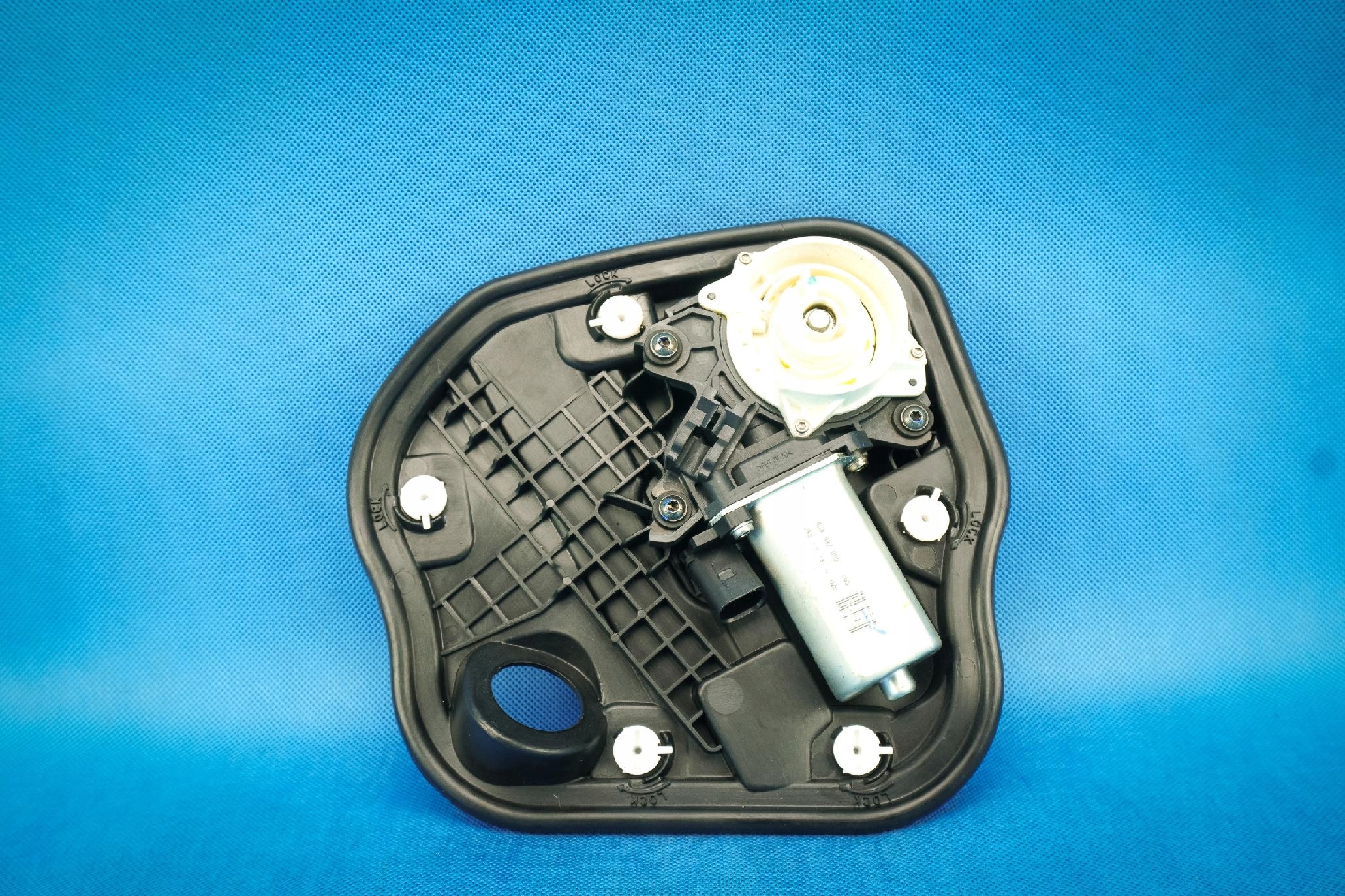 engine dociagu door Audi A7 S7 RS7 4G8 4G8837003
