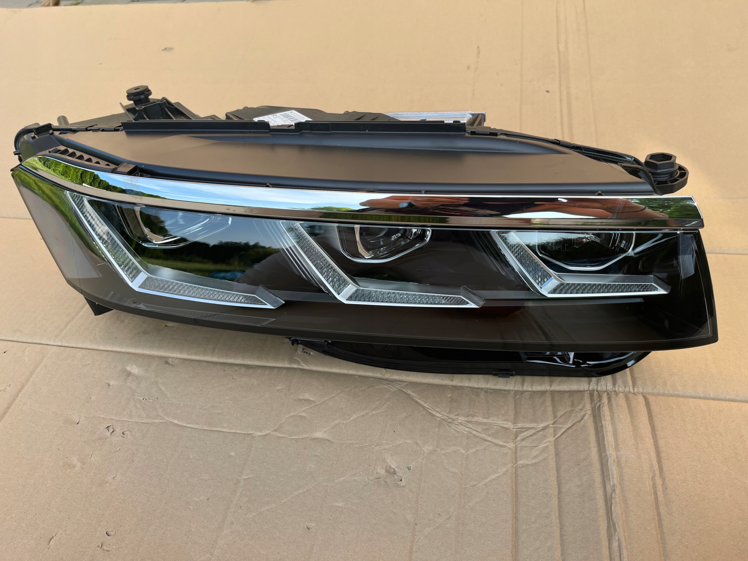 LAMPA PRZEDNIA PRZÓD VW TOUAREG 761 III FULL LED Wersja Europejska