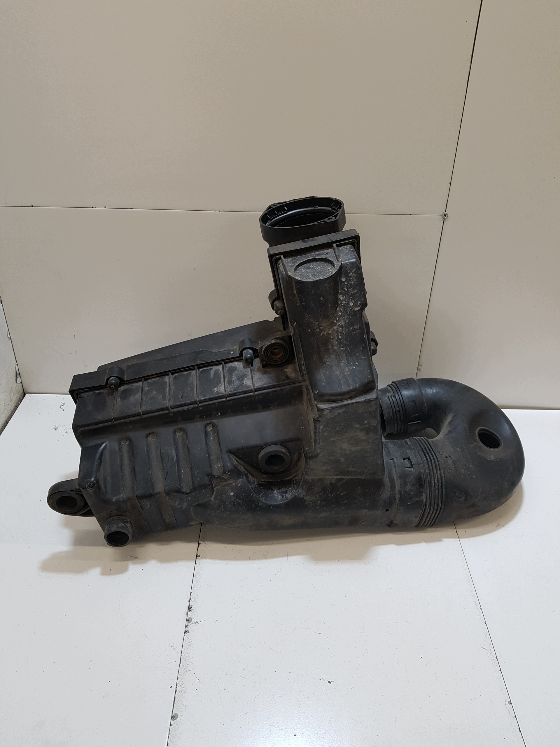 cover of a filter, air VOLKSWAGEN PASSAT B6 3C0129607BC