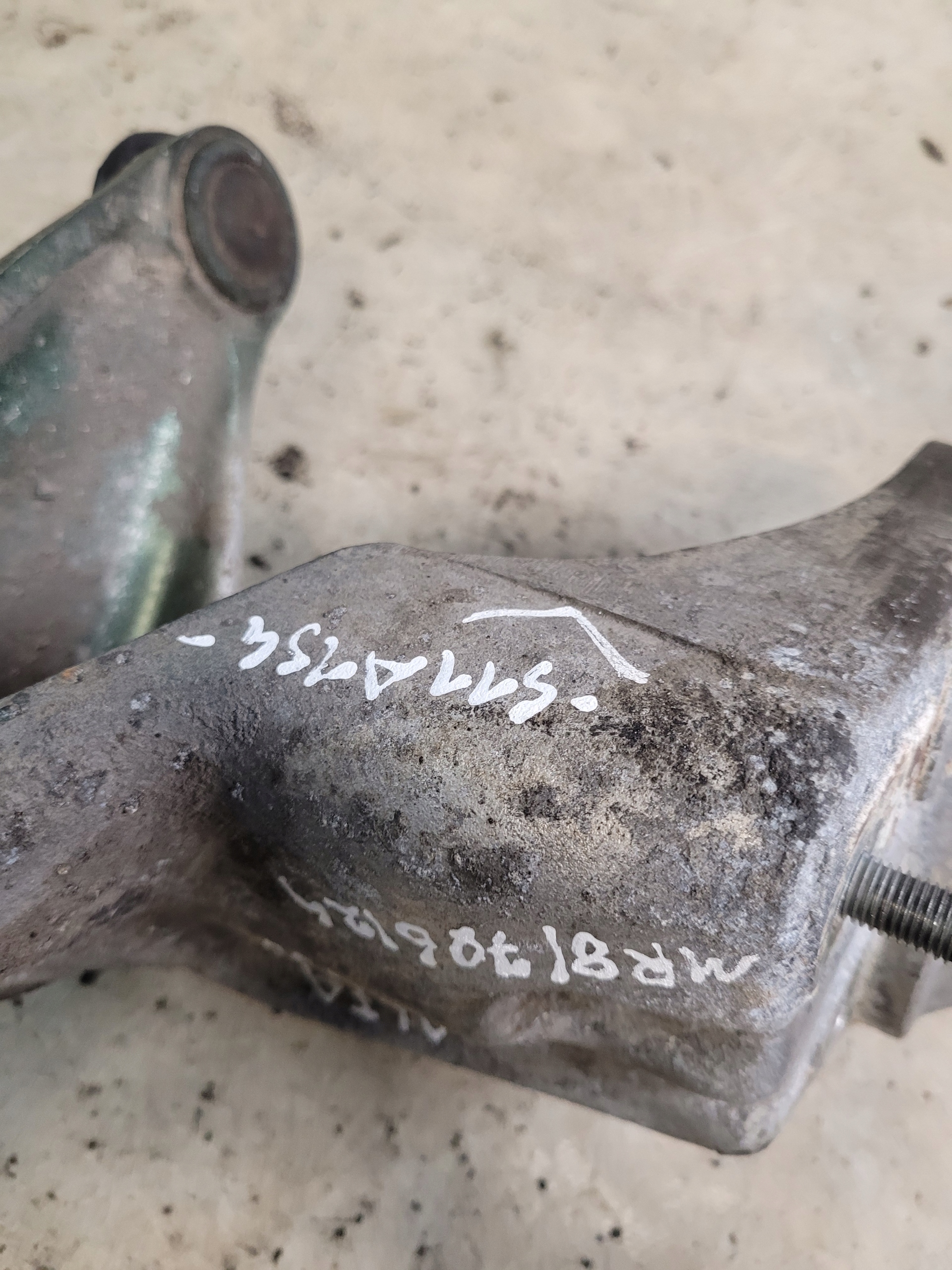 držač amortizera lijevog ALFA ROMEO 156