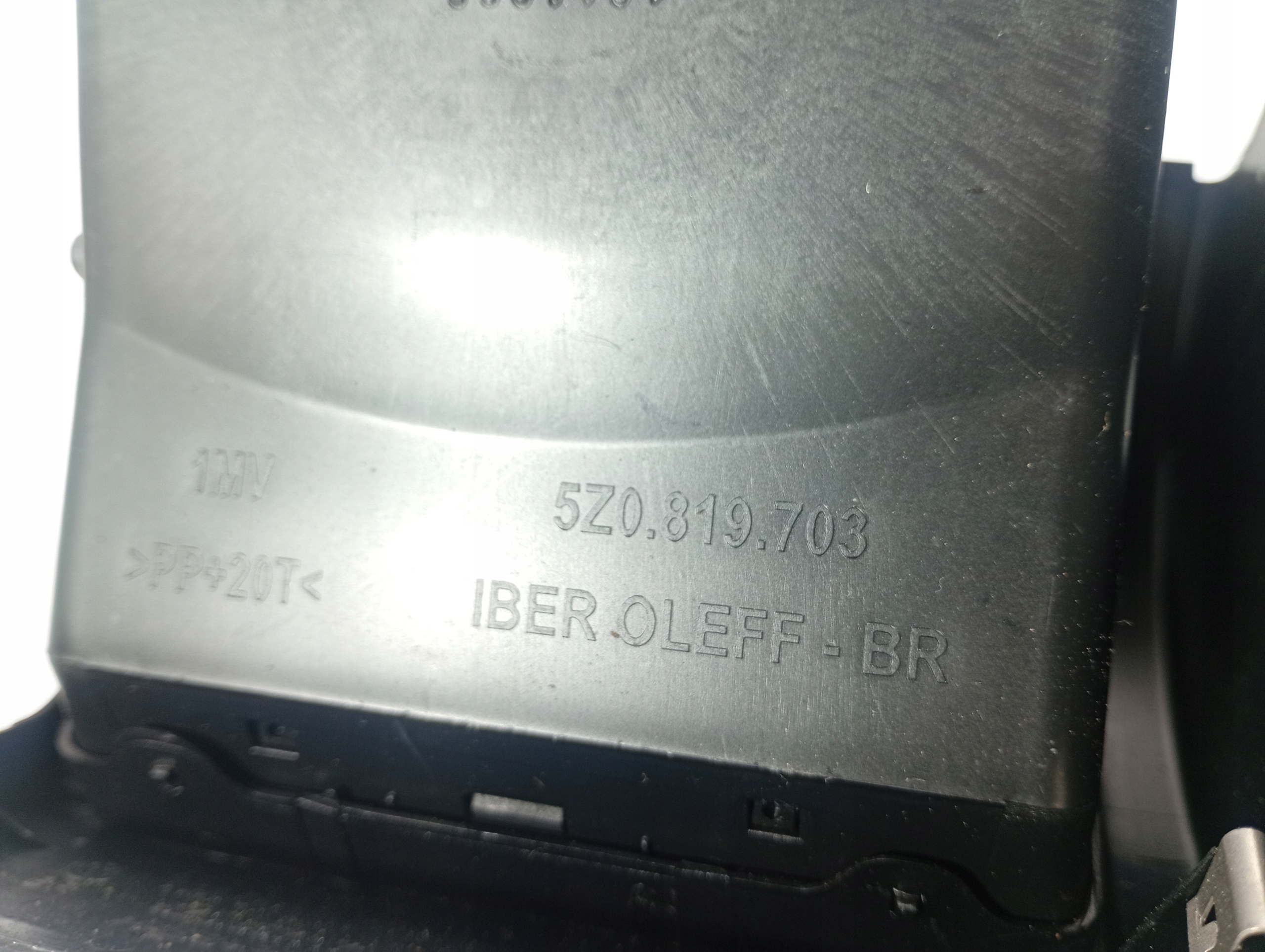 grid air conditioning devices air left driver´s OE 5Z0819703 VW FOX 05-11