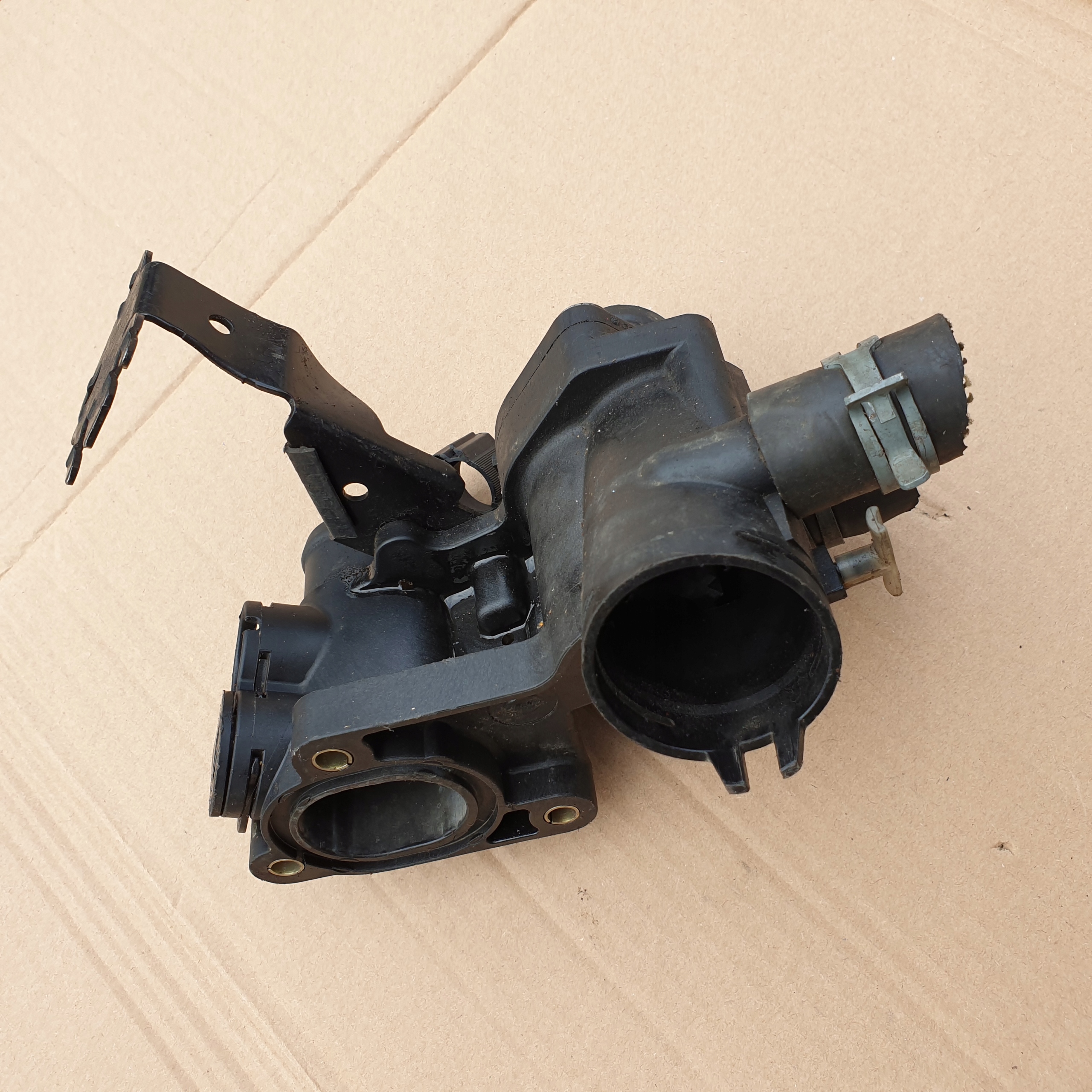 obal termostat VW GOLF AUDI SEAT SKODA OE
