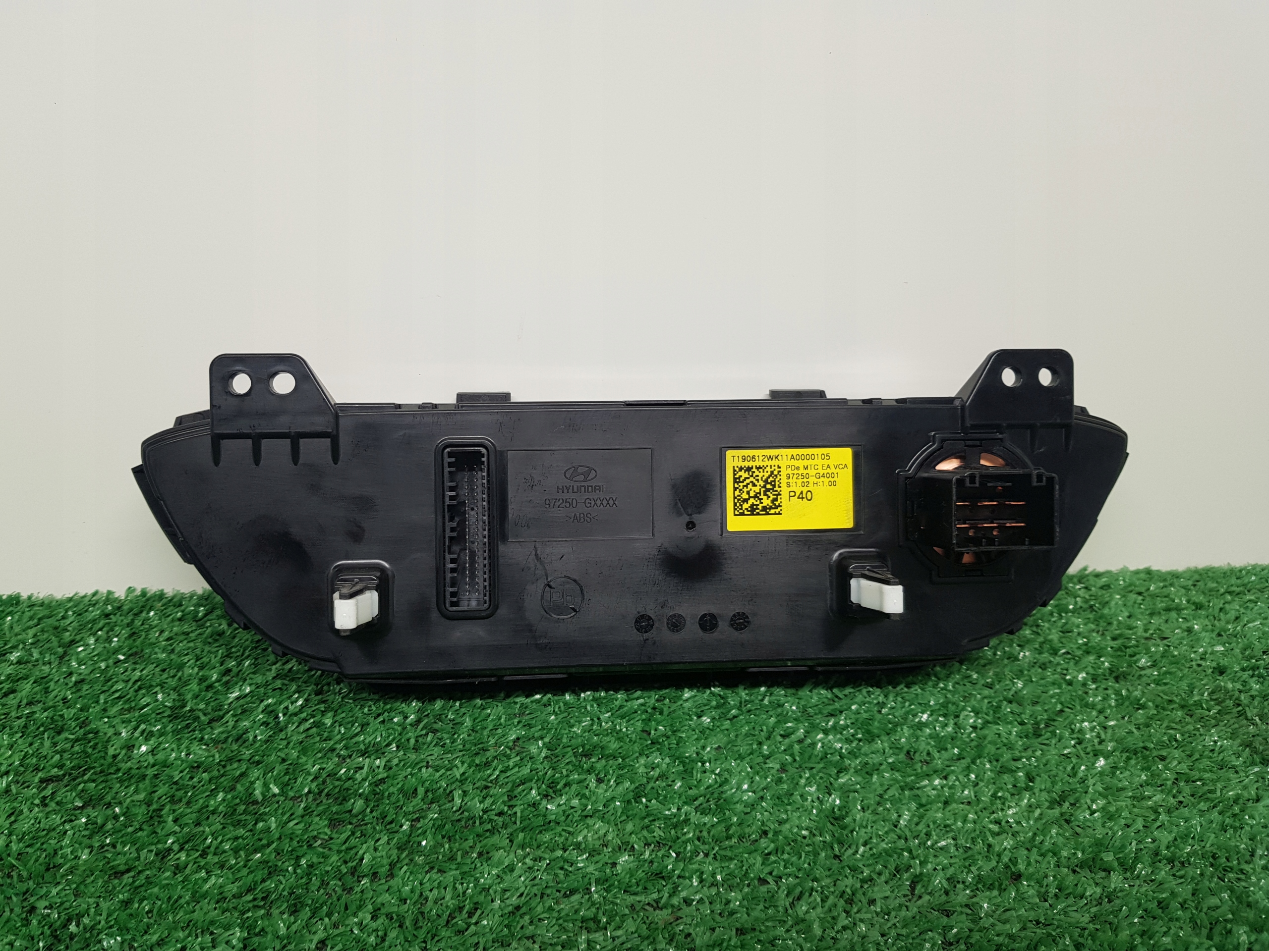 control panel air conditioning devices HYUNDAI I30 III 2019 97250-G4001