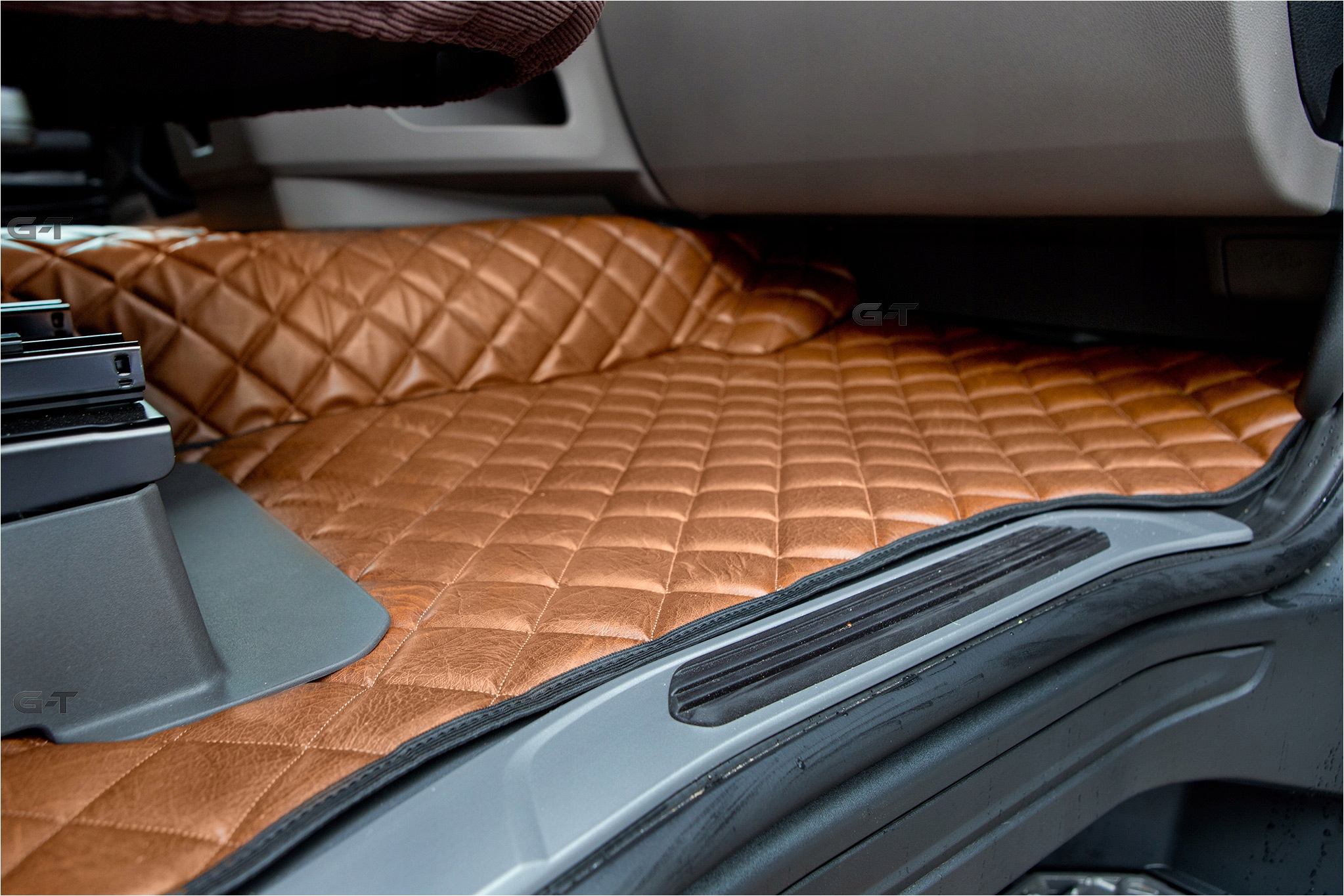 DYWAN DYWANIKI PIKOWANE SCANIA R OD 2016 1 HAFT Color brown