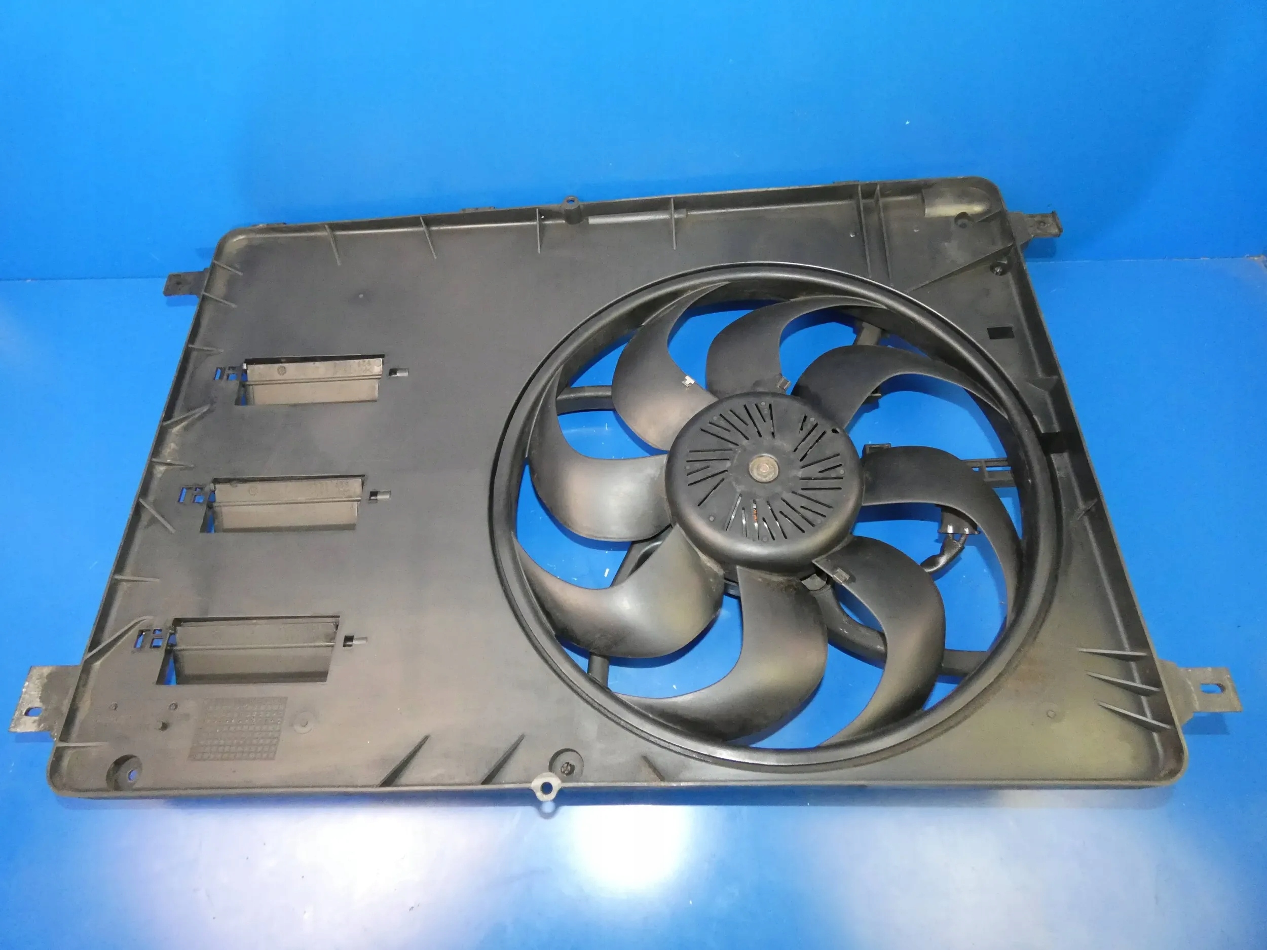 VOLVO V40 II ventilátor chladiče