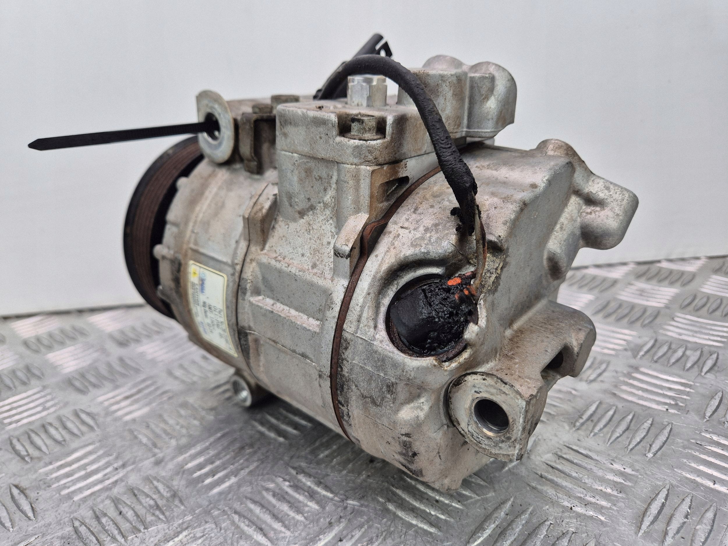 BMW 3 E92 E93 330i kompresor klimatizacie N52B30AE 9122618