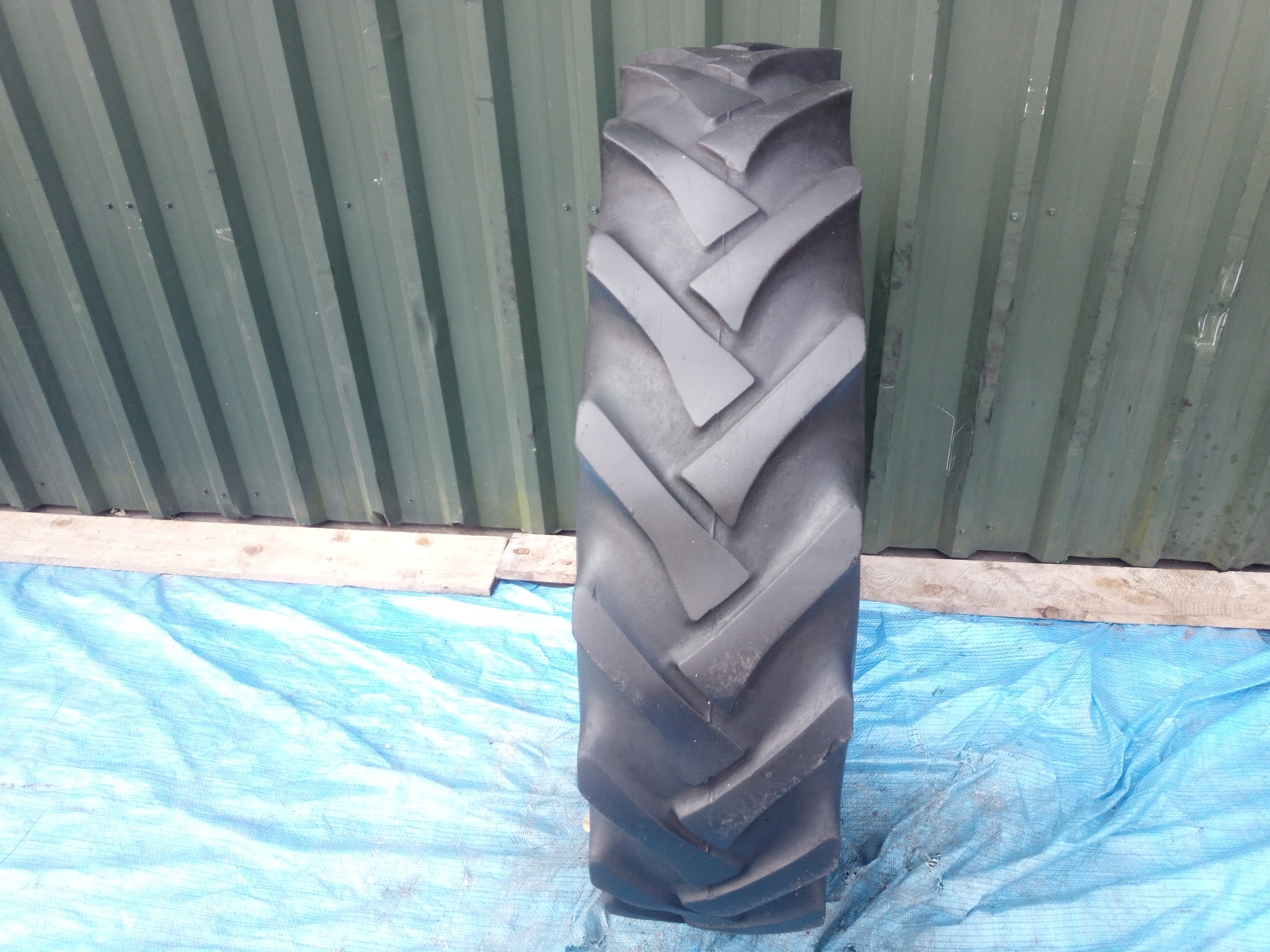 ШИНЫ CONTINENTAL 12.4 - R 32 FARMER 12.4-32 11-32