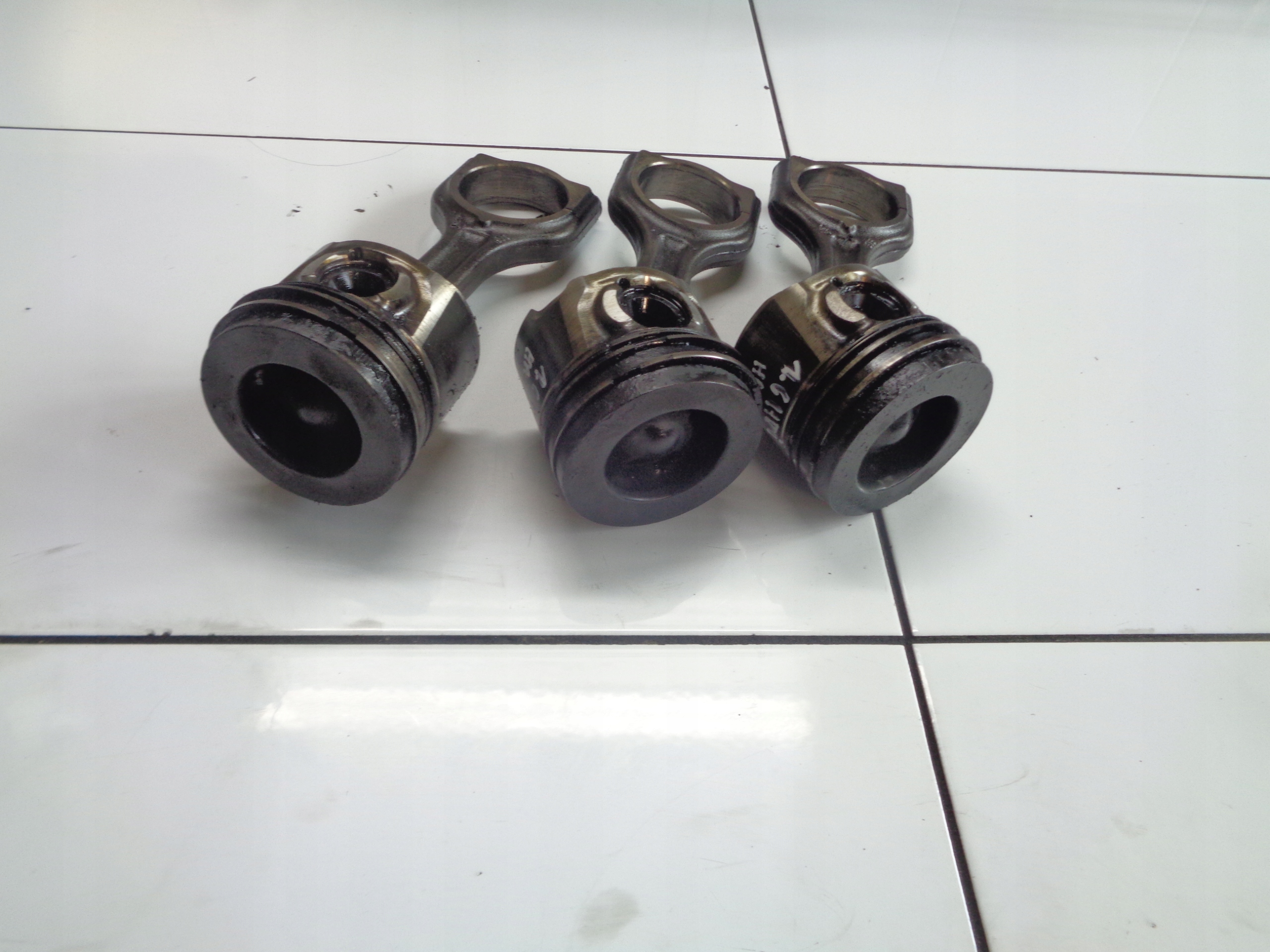 PEUGEOT 5008 1.6HDI 9H05 Piston avec bielle