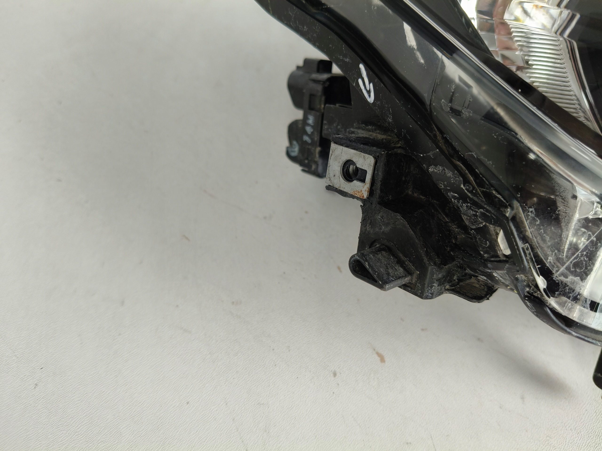 light right REFLEKTOR MAZDA 2 14