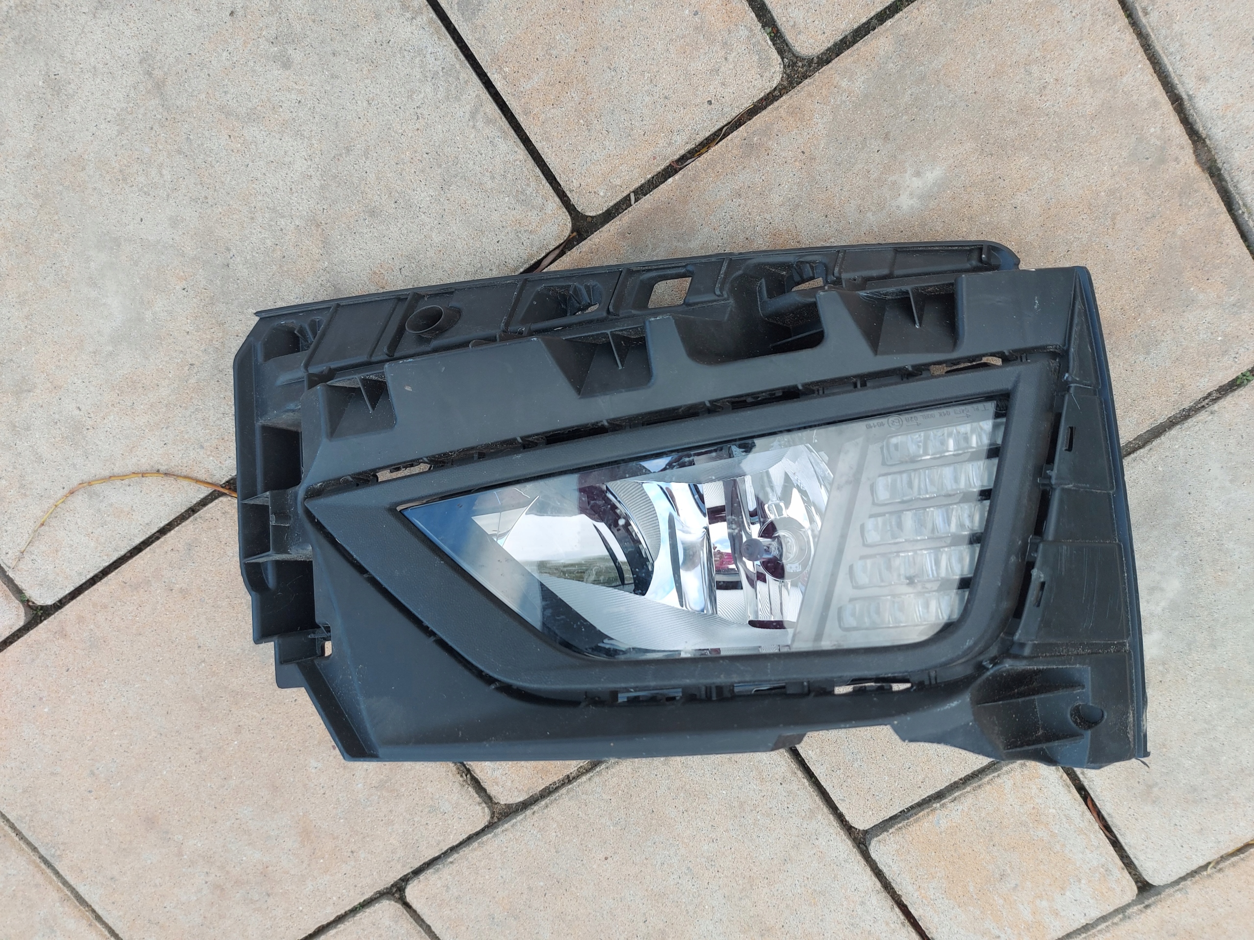 VW POLO IV R.19 ПРАВИЙ ПРОТИВОТУМАНКА DRL LEDg094166208s