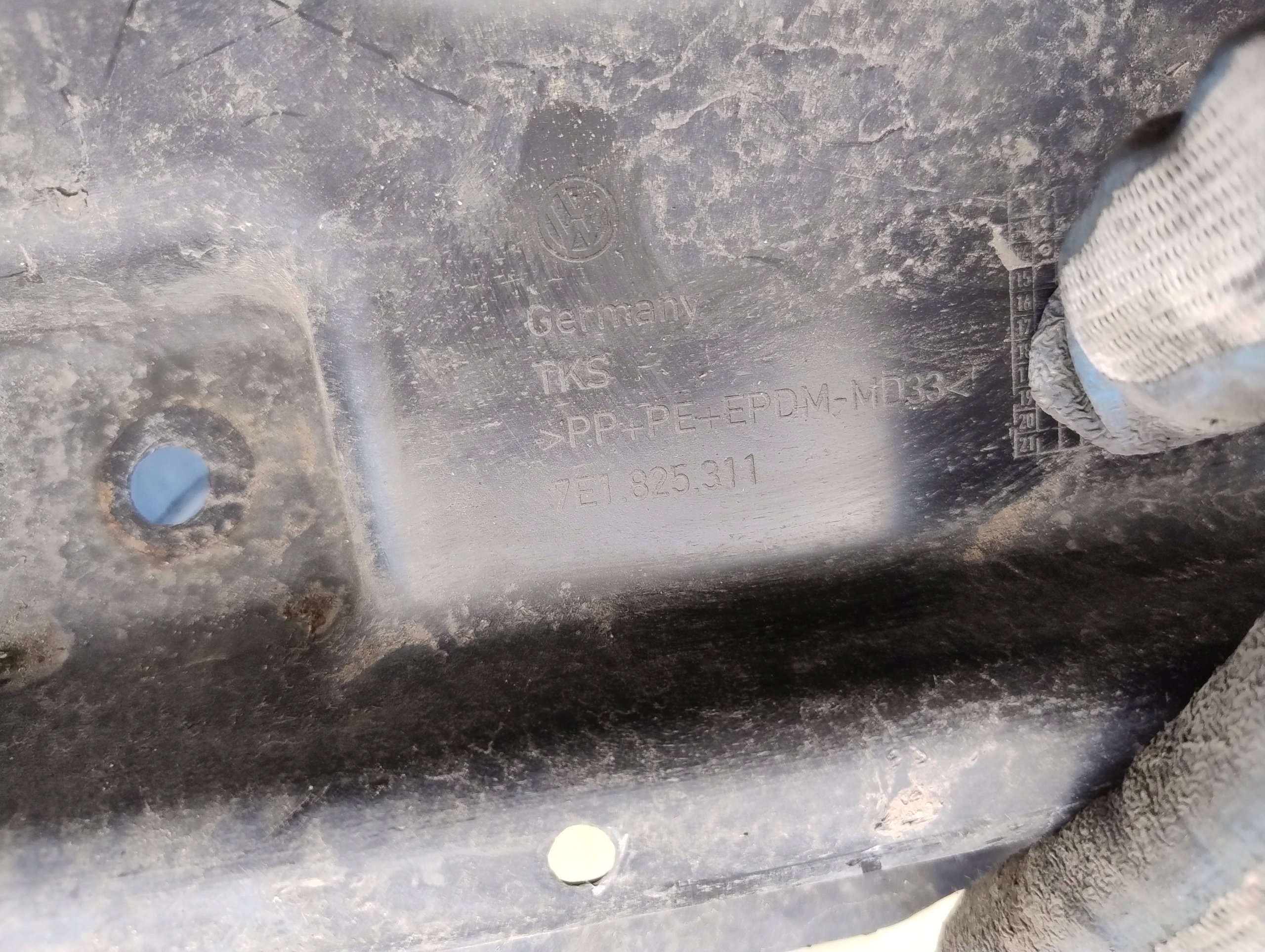 cover chassis VOLKSWAGEN MULTIVAN T6 7E5 7E 7E1825311