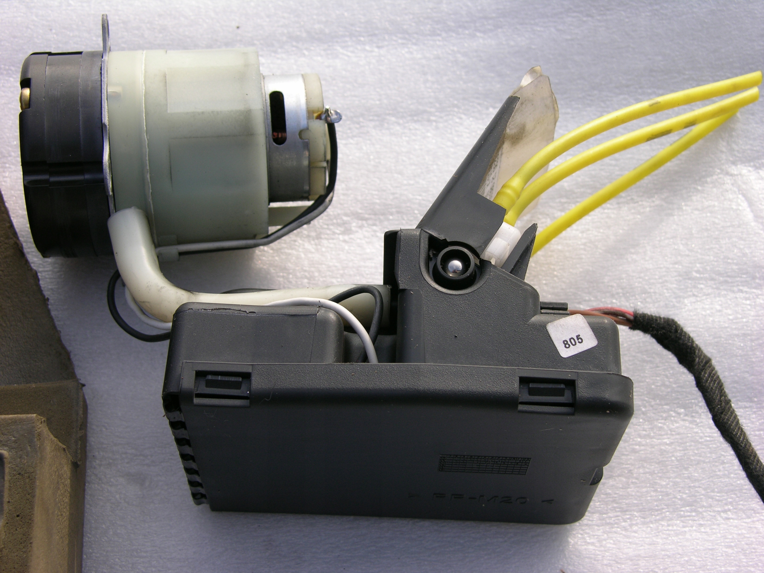 A1688000148 - Насос центрального замка MERCEDES W168 A-Class