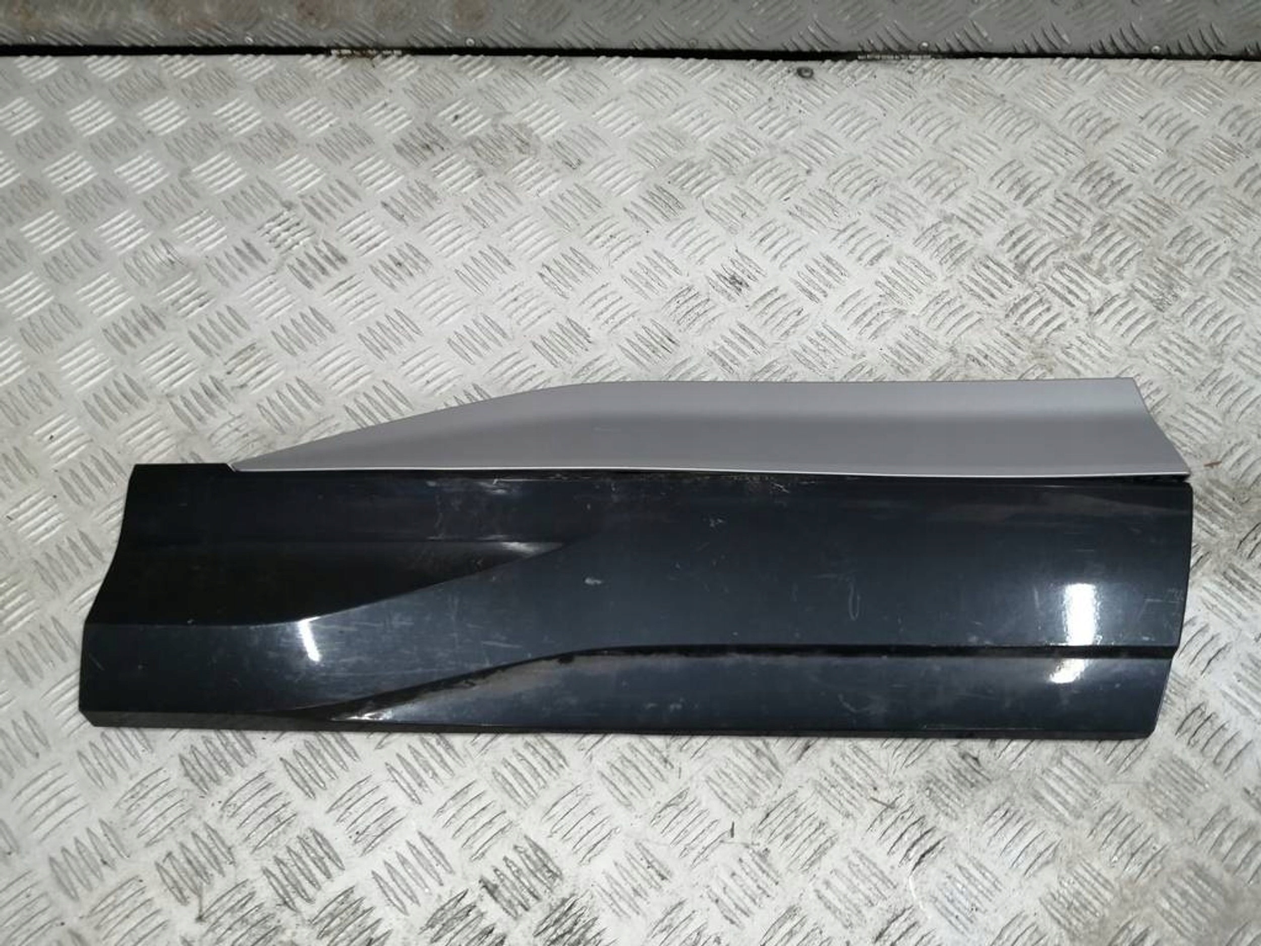 DD LISTWA DRZWI PRAWA PRAWY TYŁ TYLNA AUDI Q4 E-TRON 89A853970B