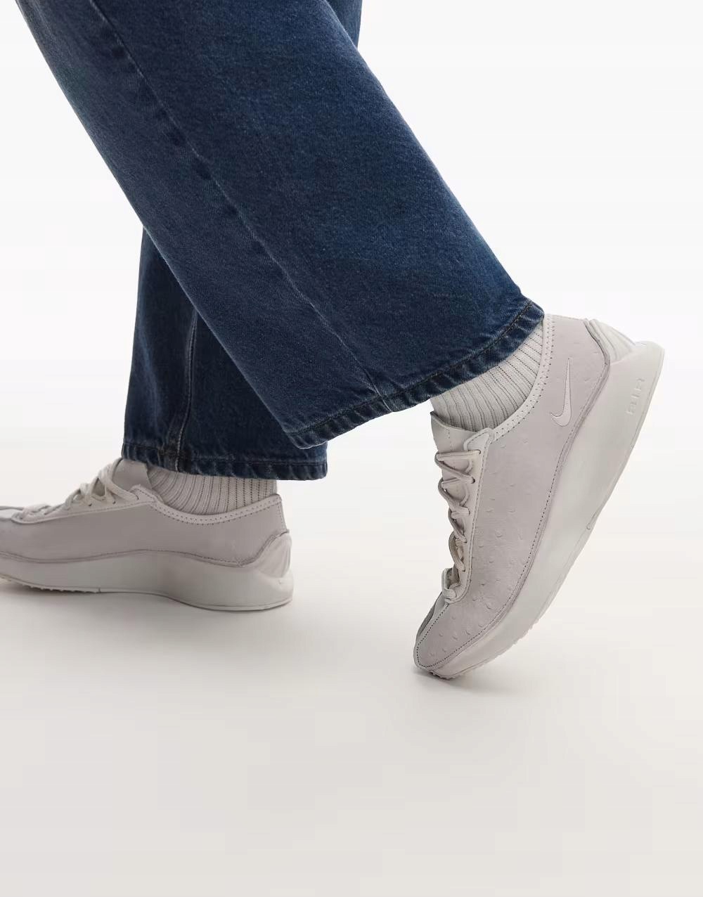 Nike bílá Sportovní obuv Nike Air Superfly B23 38,5
