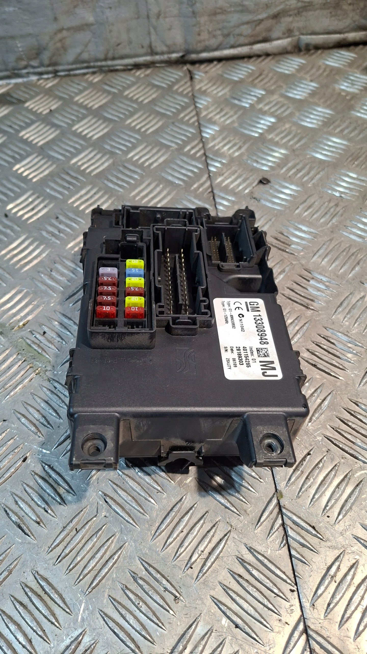 Module fusibles OPEL CORSA D 1.3CDTI