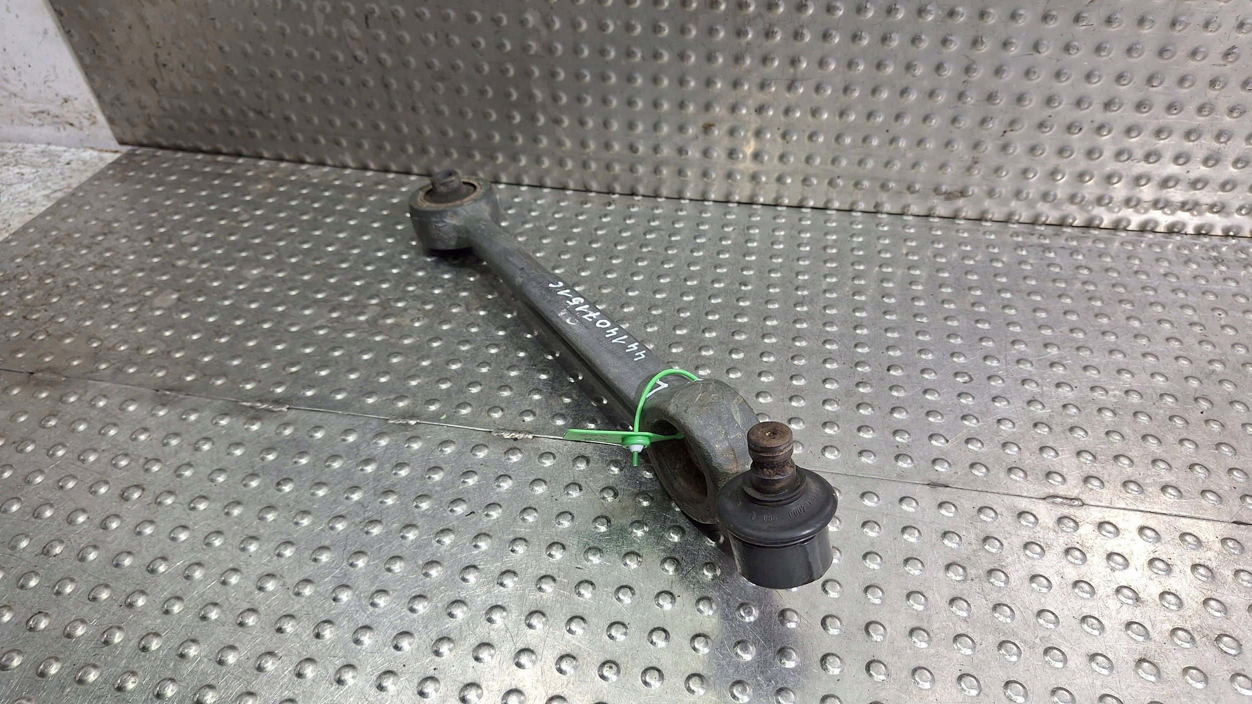 arm left front 441407151C AUDI V8 D11