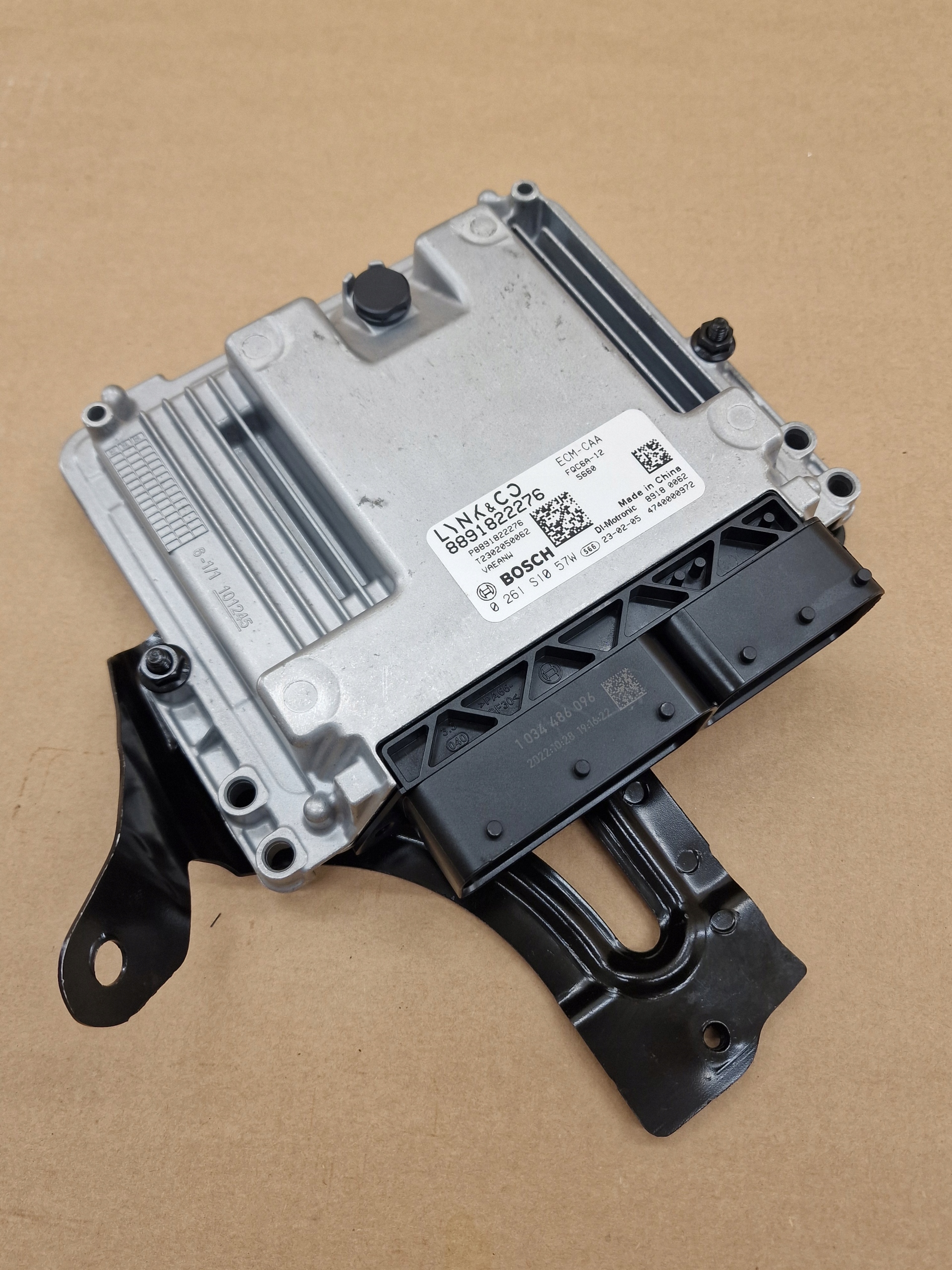 ECU computer control unit of the engine LYNK & CO LYNK&CO