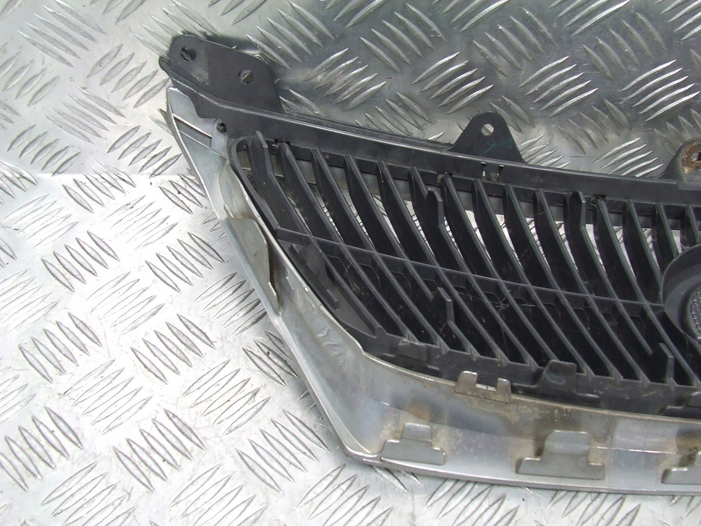 lexus IS II решетка радиатора 53101-53050 53101-53260