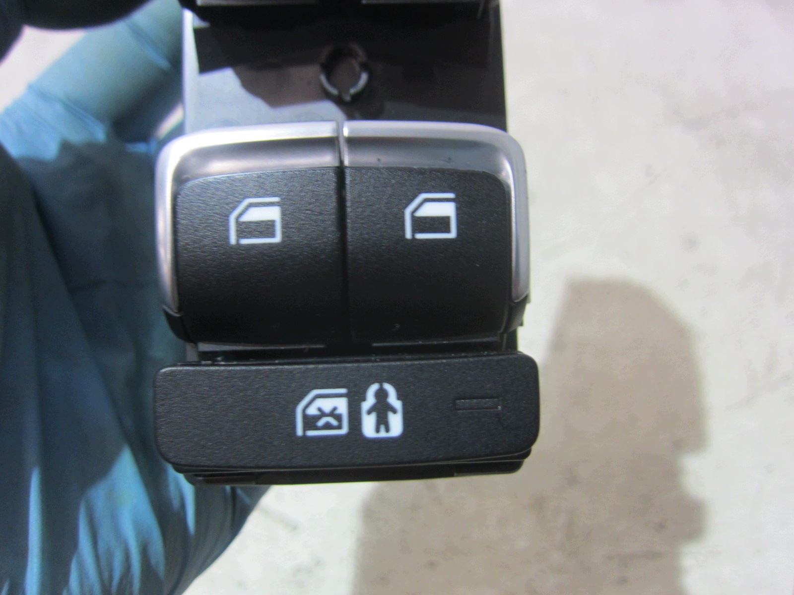 KIA SORENTO IV MQ4 control panel window control switch driver´s 93571-P2270
