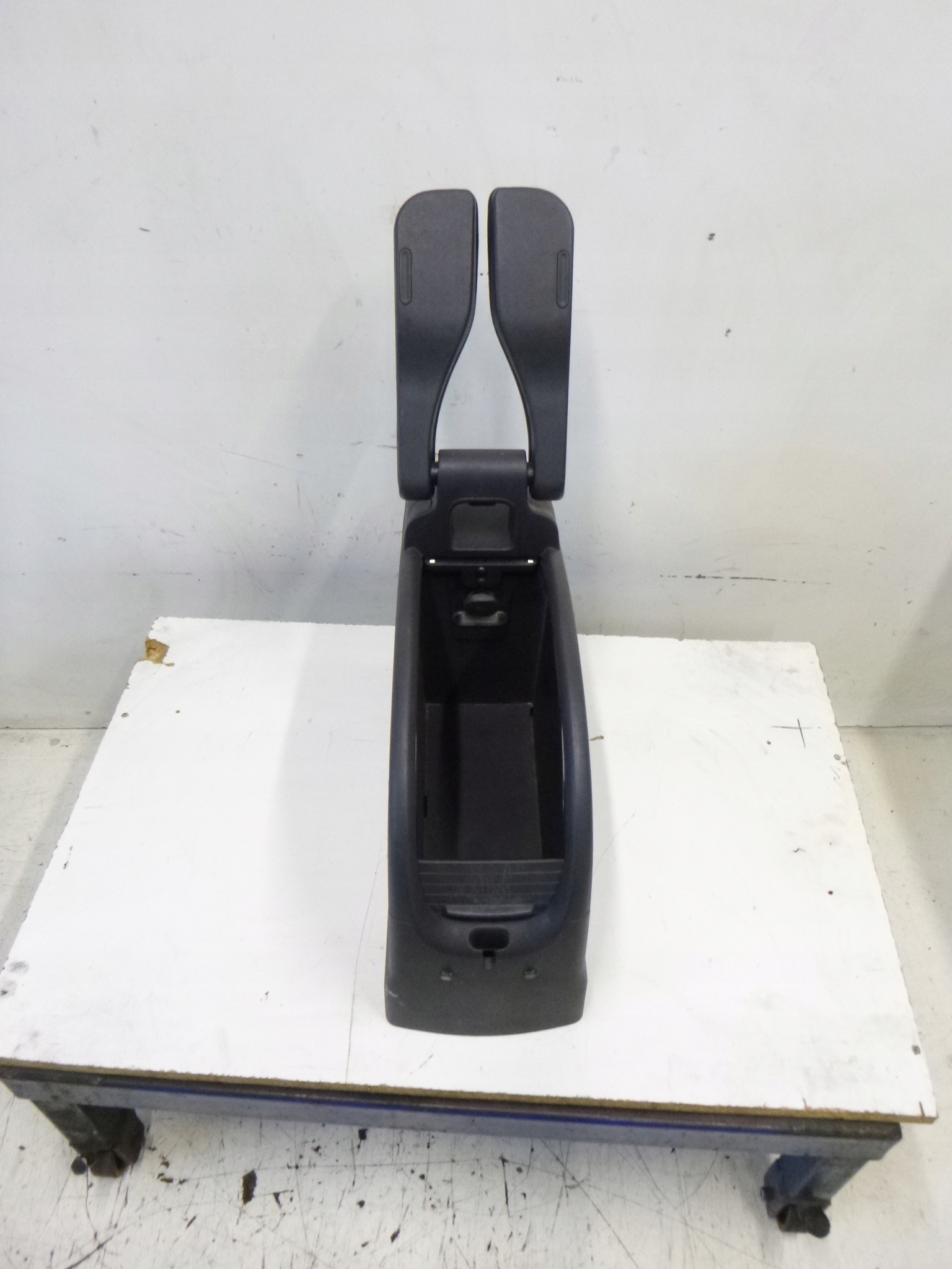 подлокотник renault SCENIC II 04r.