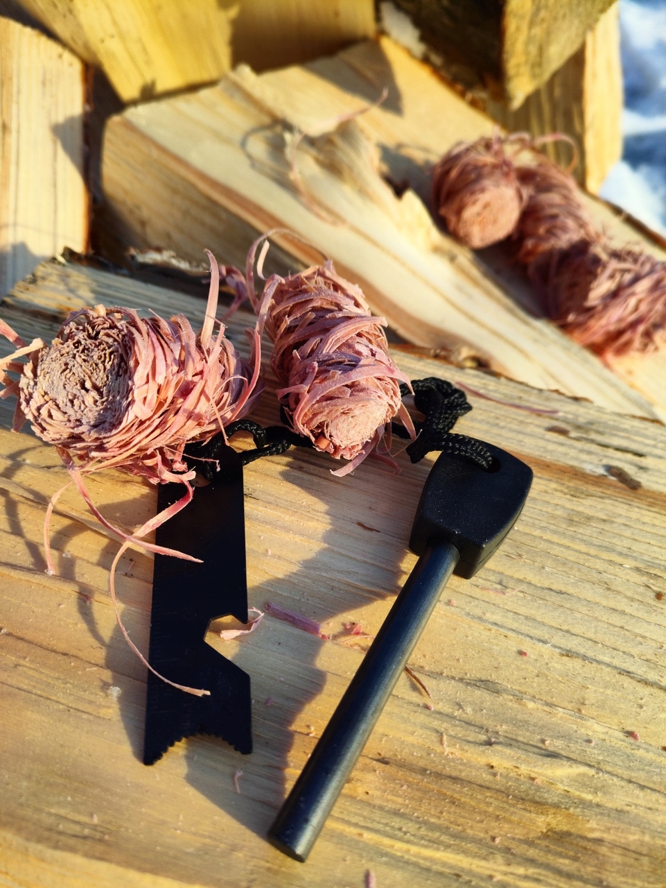 KRZESIWO Z ROZPAŁKĄ ZESTAW DO ROZPALANIA SURVIVAL BUSHCRAFT ZAPALNICZKA Długość potarki 7.5 cm