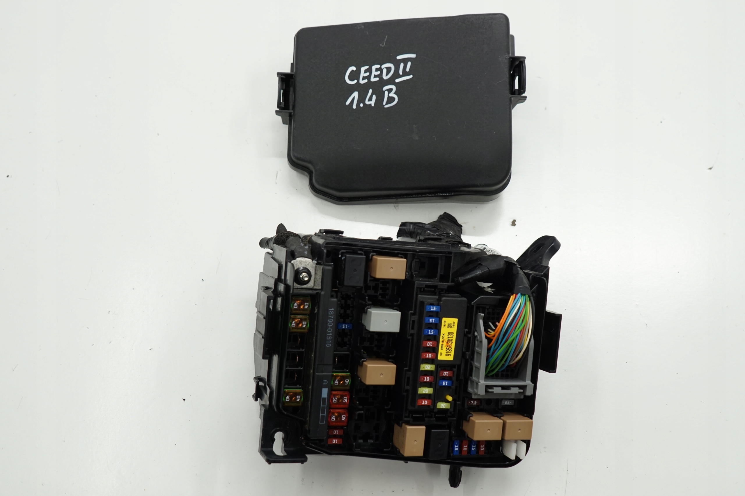 kia CEED II 14R блок предохранителей 1.4 16V 91201-A2795