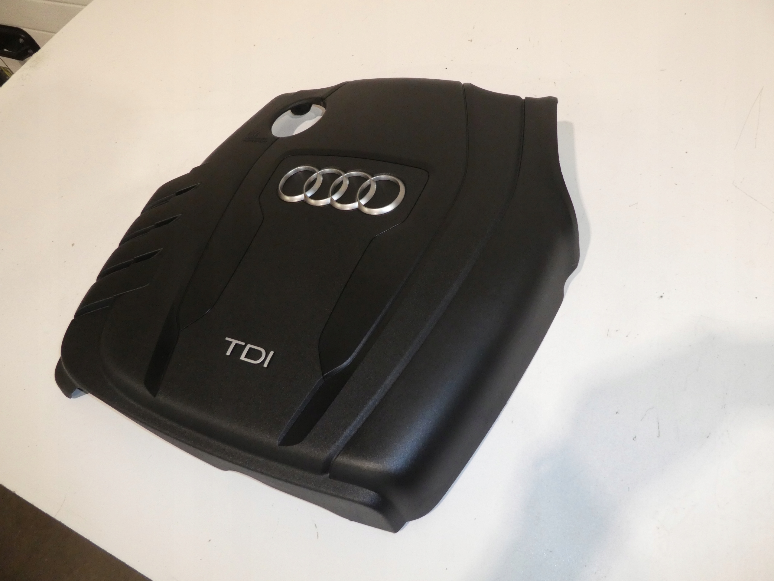 AUDI A4 B8 2.0 TDI motorabdeckung 03L103925AB