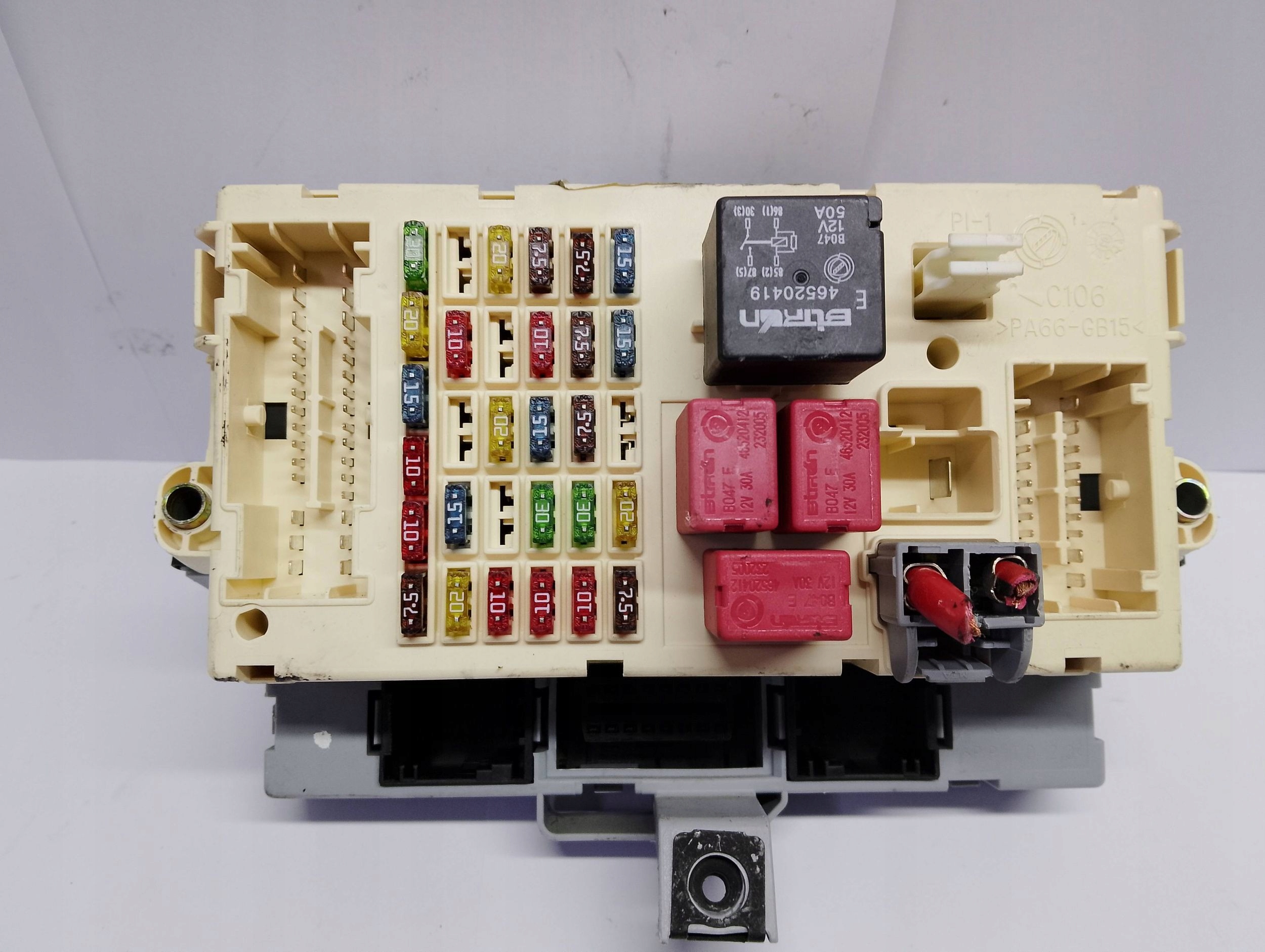 Module fusibles Fiat Stilo 51711819