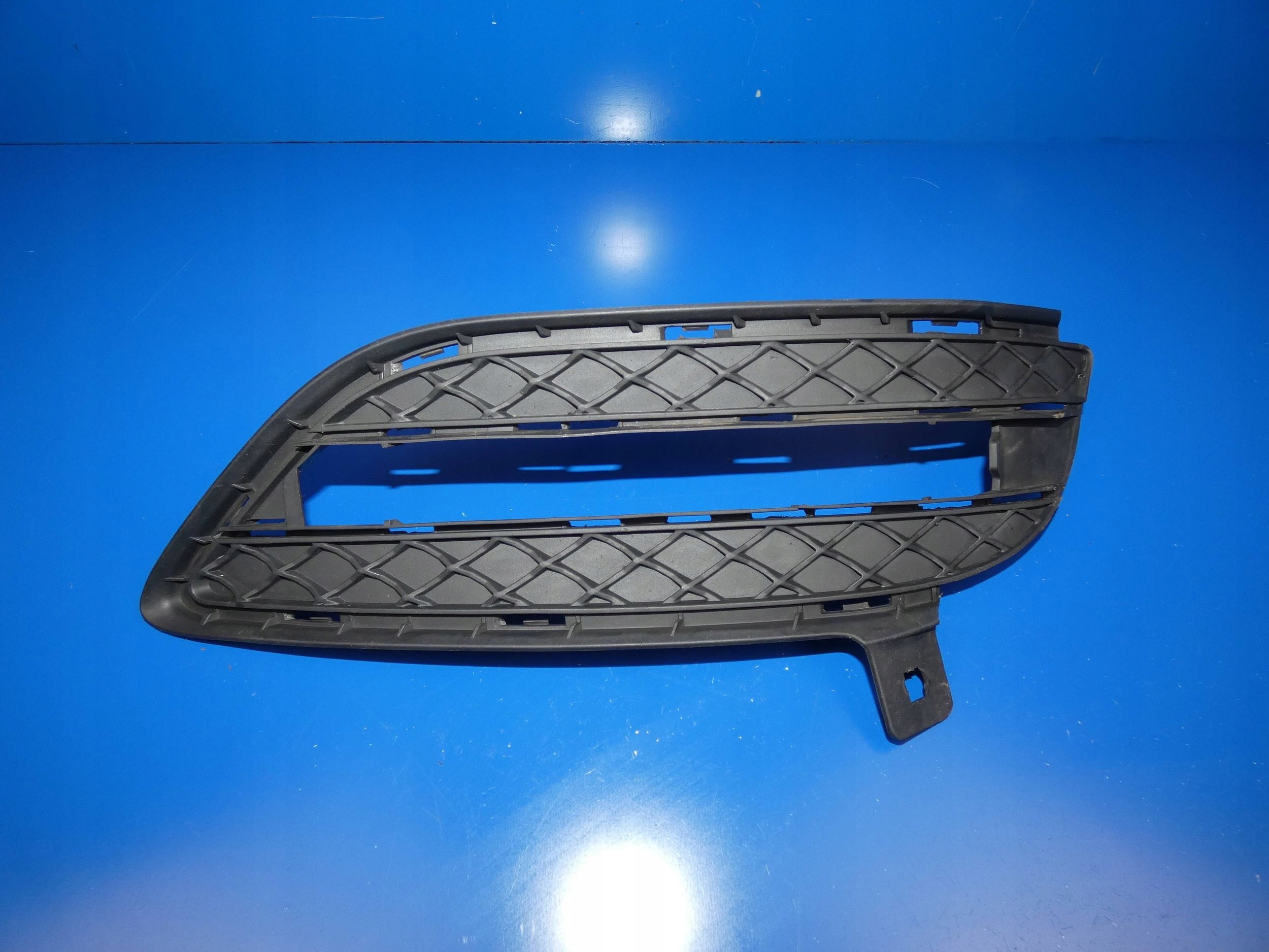 MERCEDES B KLASA W246 grid of a bumper lights DRL right front