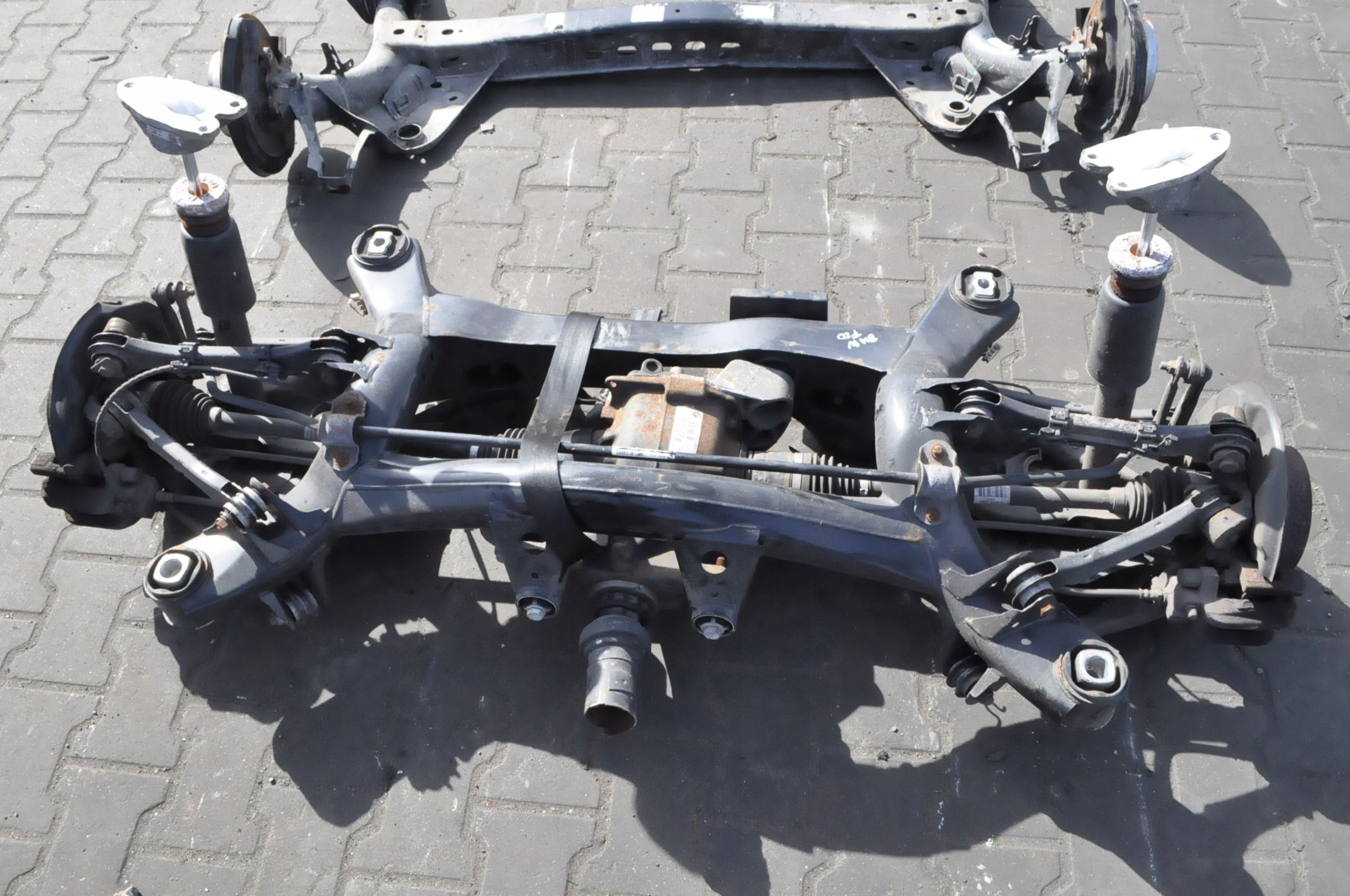 BMW F20 F21 2.0D ZAWIESZENIE BELKA TYŁ + PÓŁOSIE + MOST 7605587 2.93