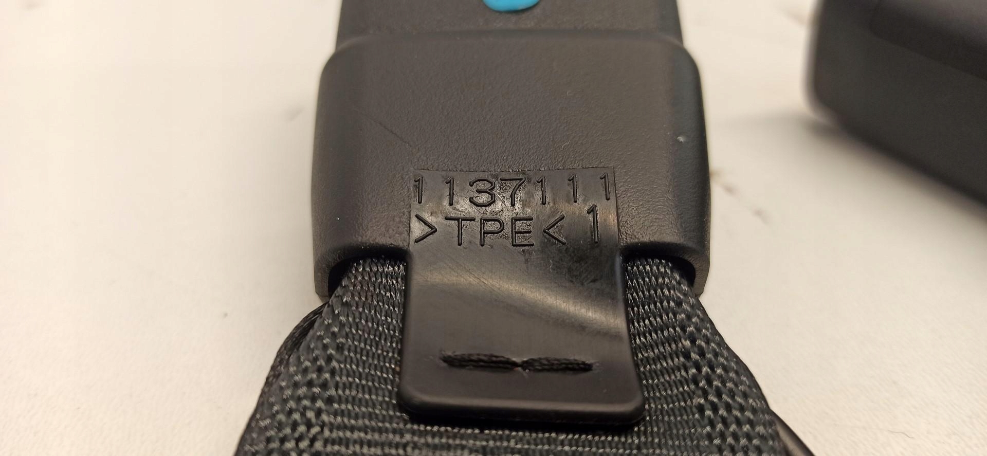 suzuki SWIFT MK8 защелка ремня зад