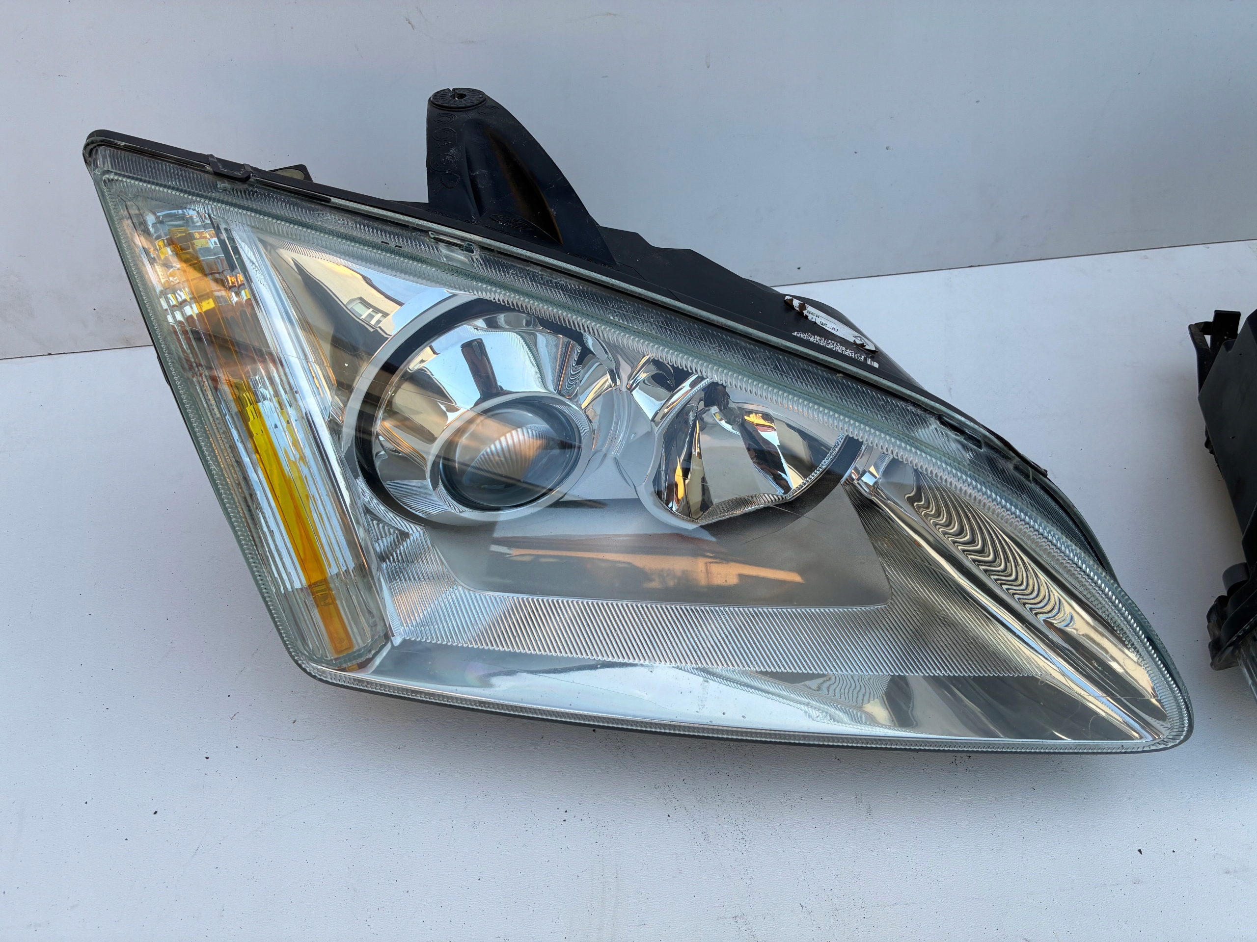 light Reflektor Xenon front front right left Ford FOCUS Mk2 04-07r. EU