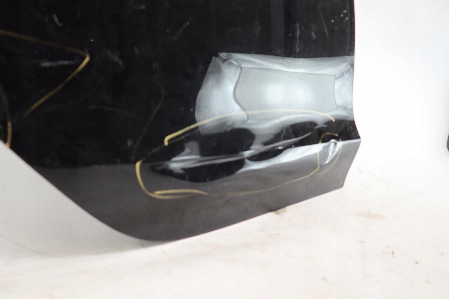 TESLA MODEL 3 DRZWI PRAWE TYLNE 1081440-E0-C Producent części Tesla