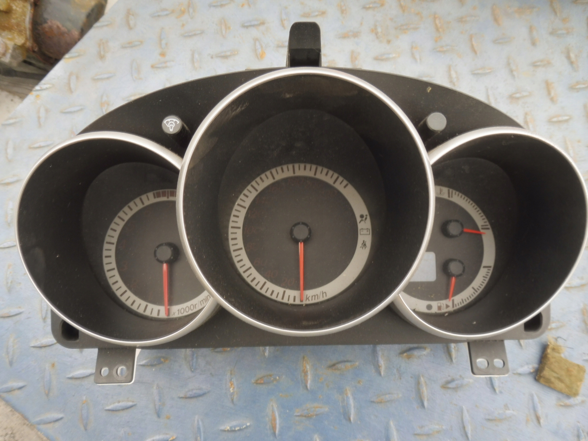 спидометр часы mazda oe 4L BP4L a