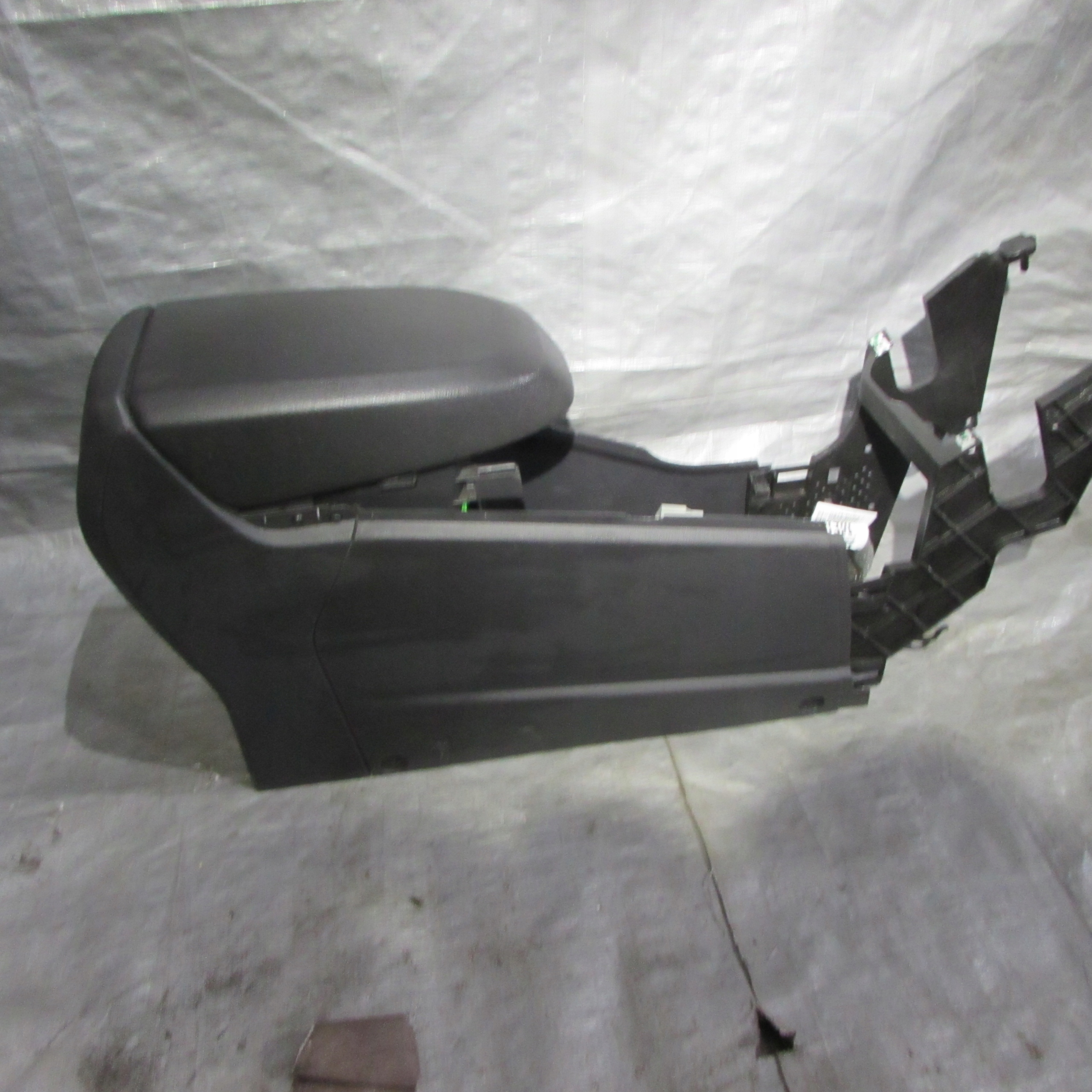 GV41-S045C74-AHW - ЦЕНТРАЛЬНИЙ ПІДЛОКІТНИК ПЕРЕДНІЙ FORD KUGA MK2 LIFT