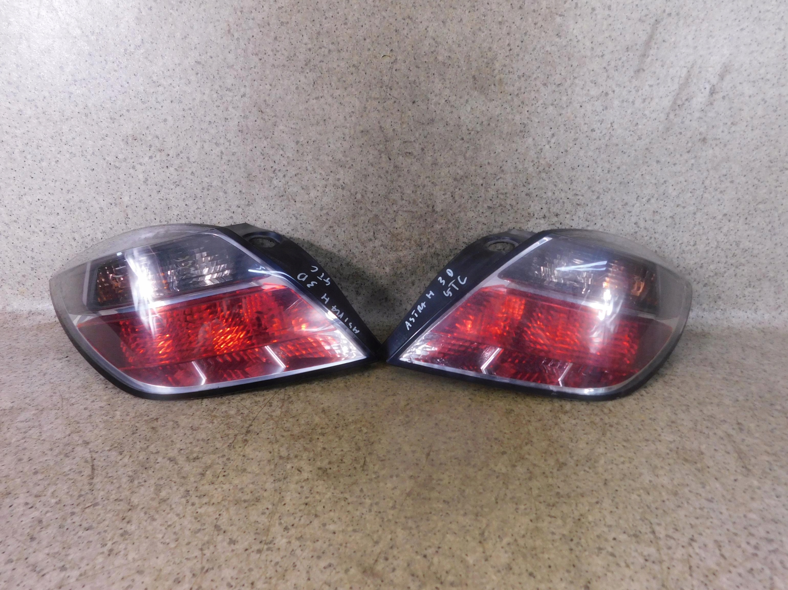 LAMPA LAMPY TYŁ LEWA PRAWA OPEL ASTRA H 3D GTC 2005-2010