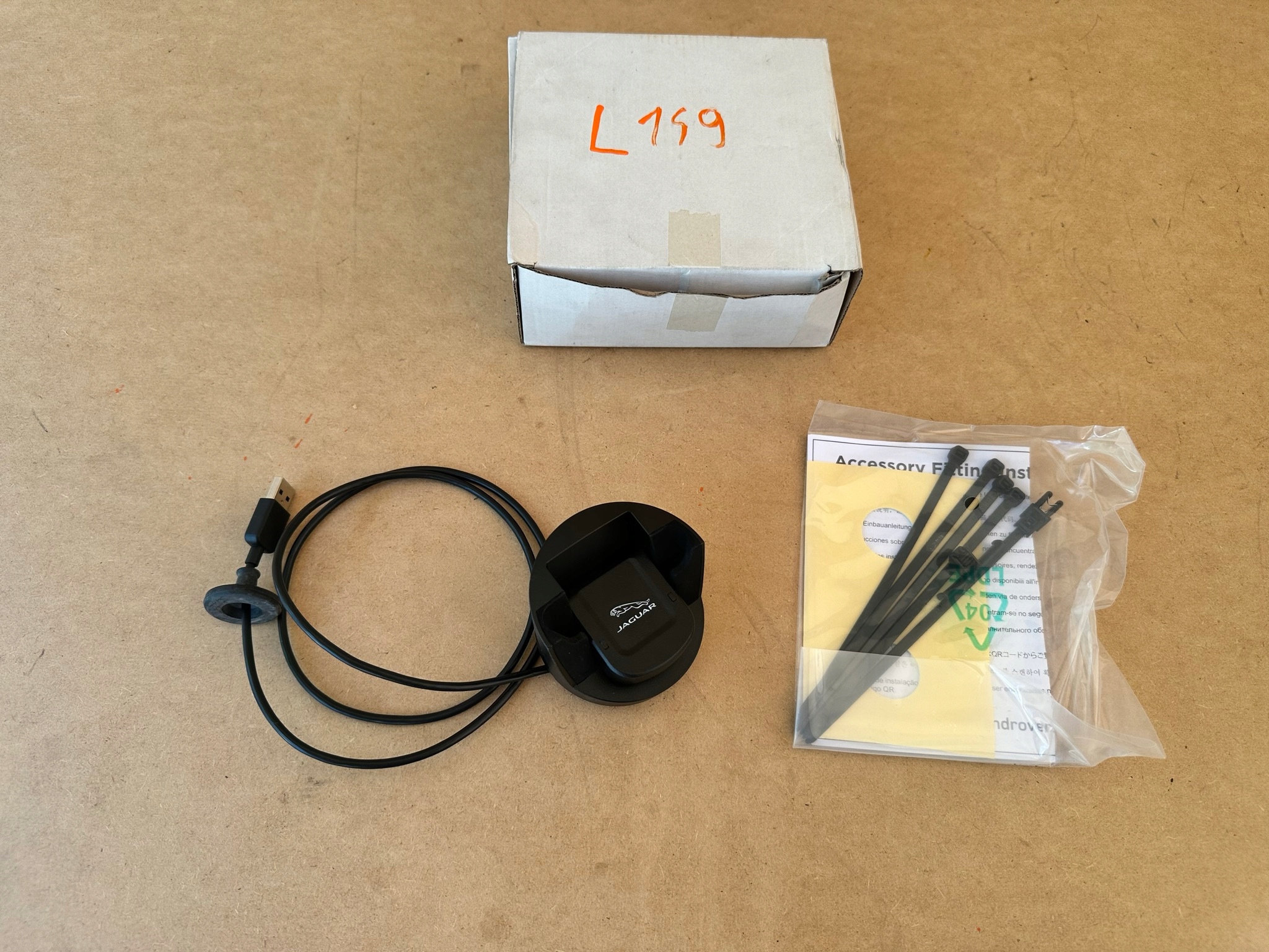 JAGUAR E-PACE I-PACE ŁADOWARKA DO TELEFONU IPHONE STACJA DOKUJĄCA