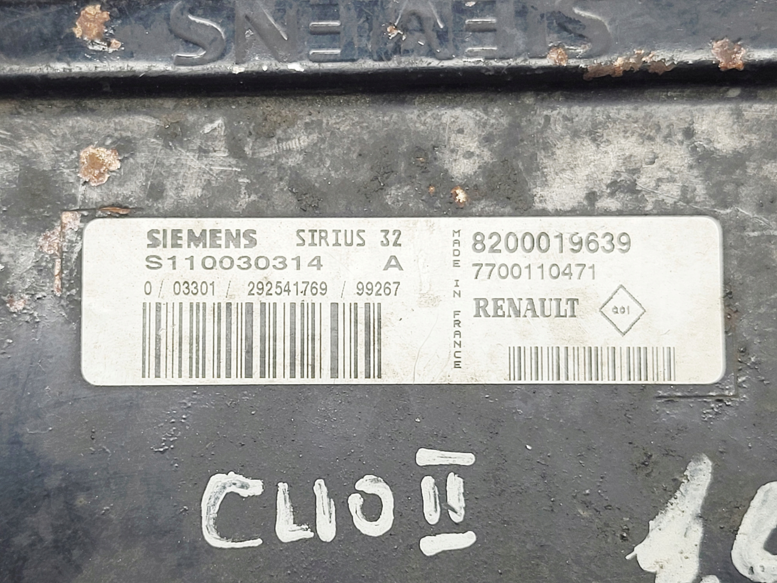 computer control unit of the engine RENAULT CLIO II 1.4B S110030314A 8200019639