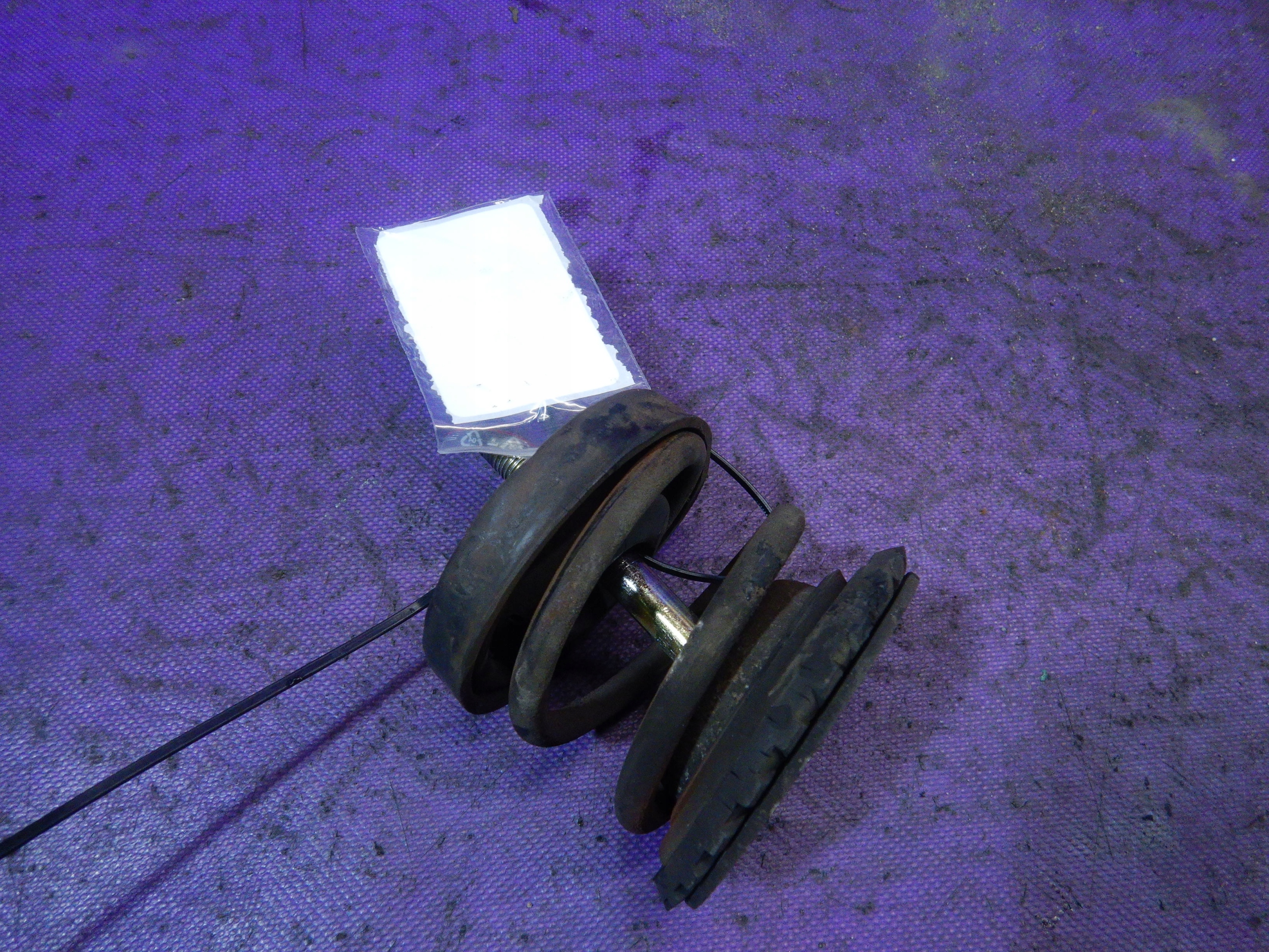 FIAT 126P 126 P MALUCH PODUSZKA SILNIKA