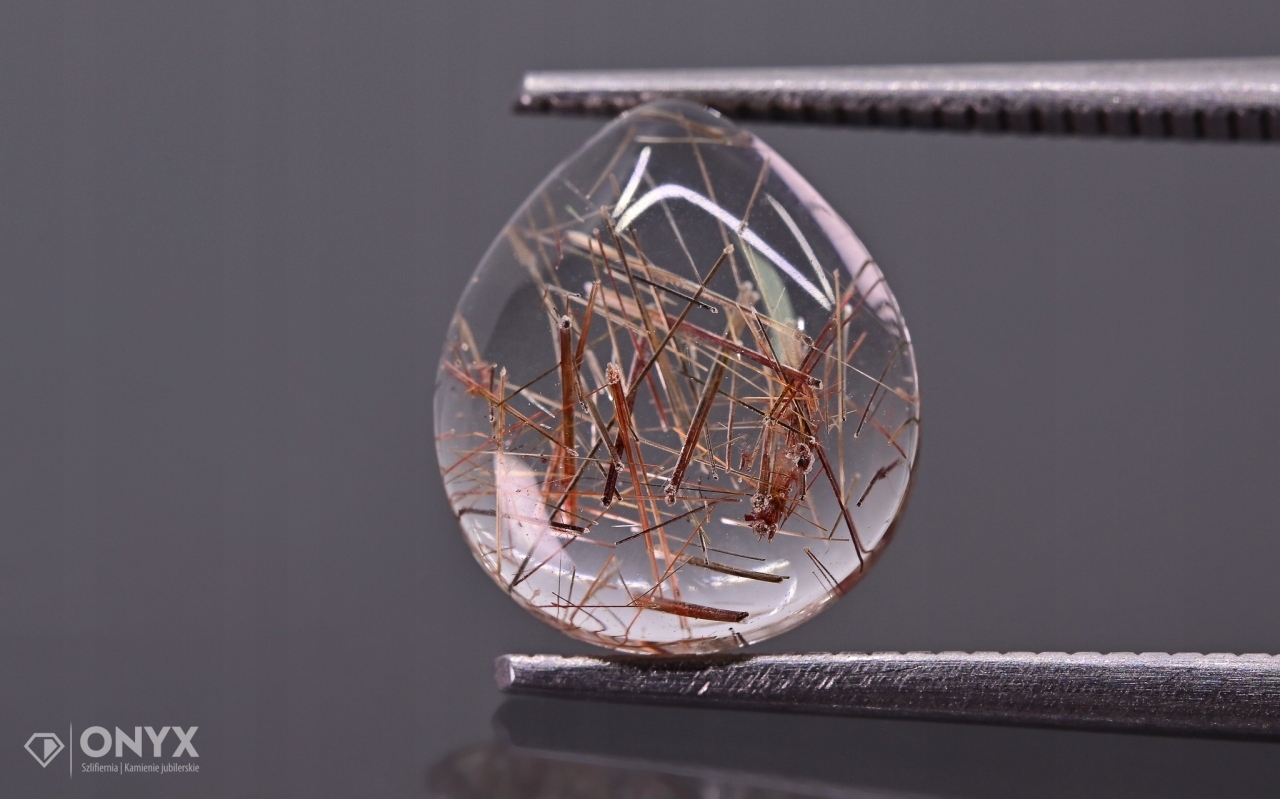 Křemen s rutilem nízký kabošon slza 10x9 mm